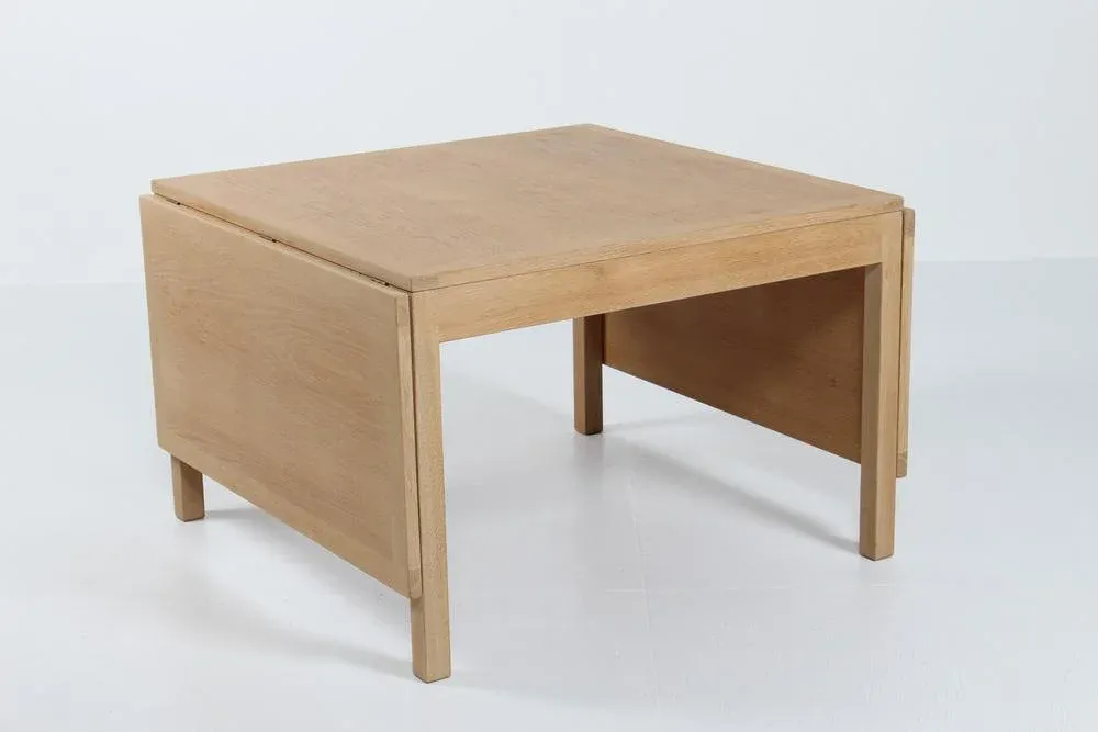 5362 Coffee Table in Oak and Veneer by Børge Mogensen for