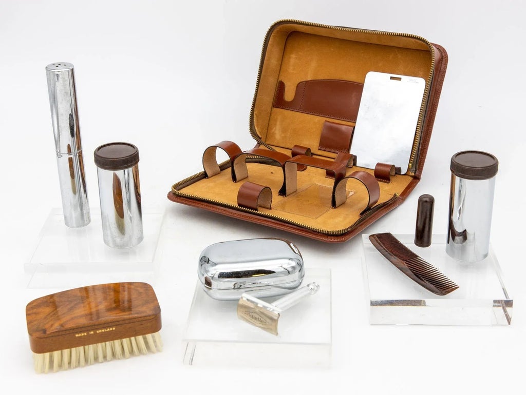 Vintage woman’s grooming set initials MRD Beige Grooming Set Vintage Connoisseur Man main image 2