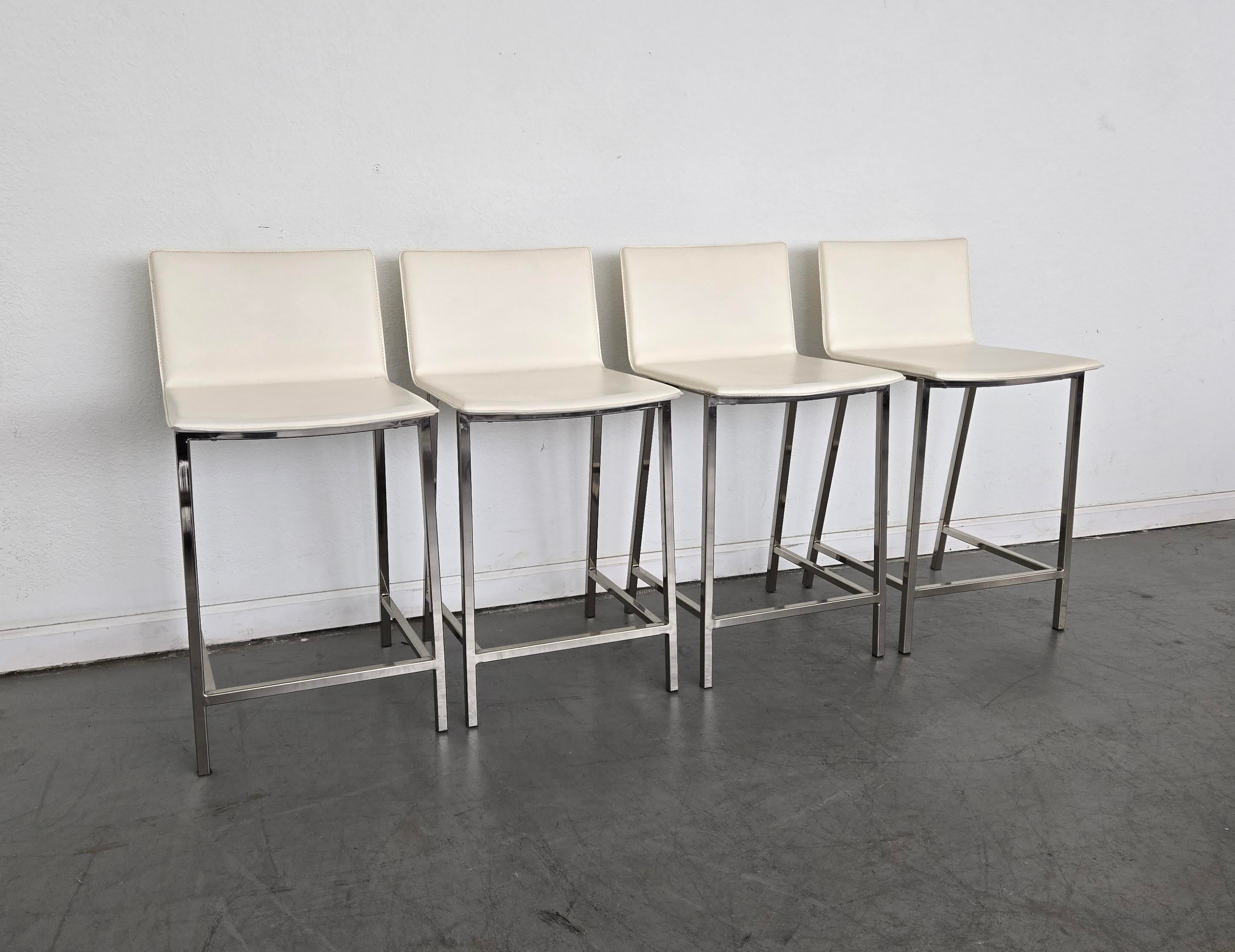 CB2 シービーツー　バースツール cb2 phoenix bar stools CB2 Phoenix Carbon Black Counter Height Bar Stools - AptDeco