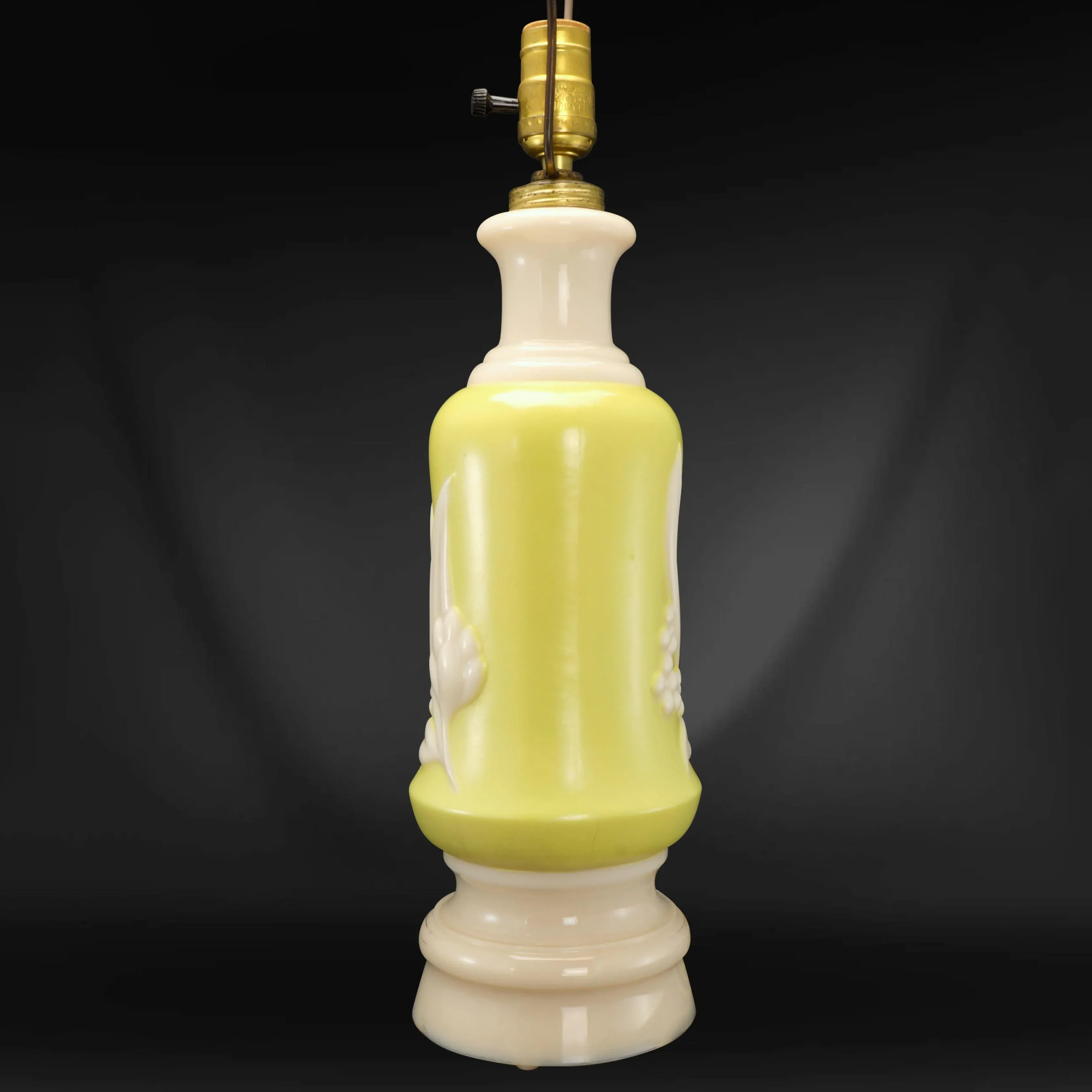 Aladdin Alacite Glass Lamp With Alacite Finial | Chairish, image size:3366x3366