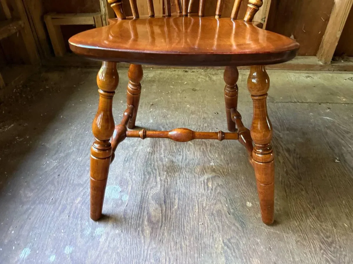 Mid 20th Century Pair of Colonial S Bent Bros Comb-Back Windsor