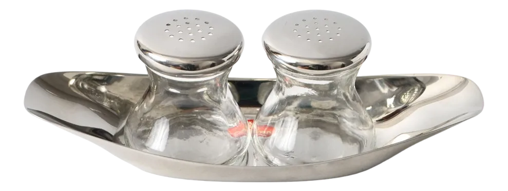 vintage-salt-and-pepper-shaker