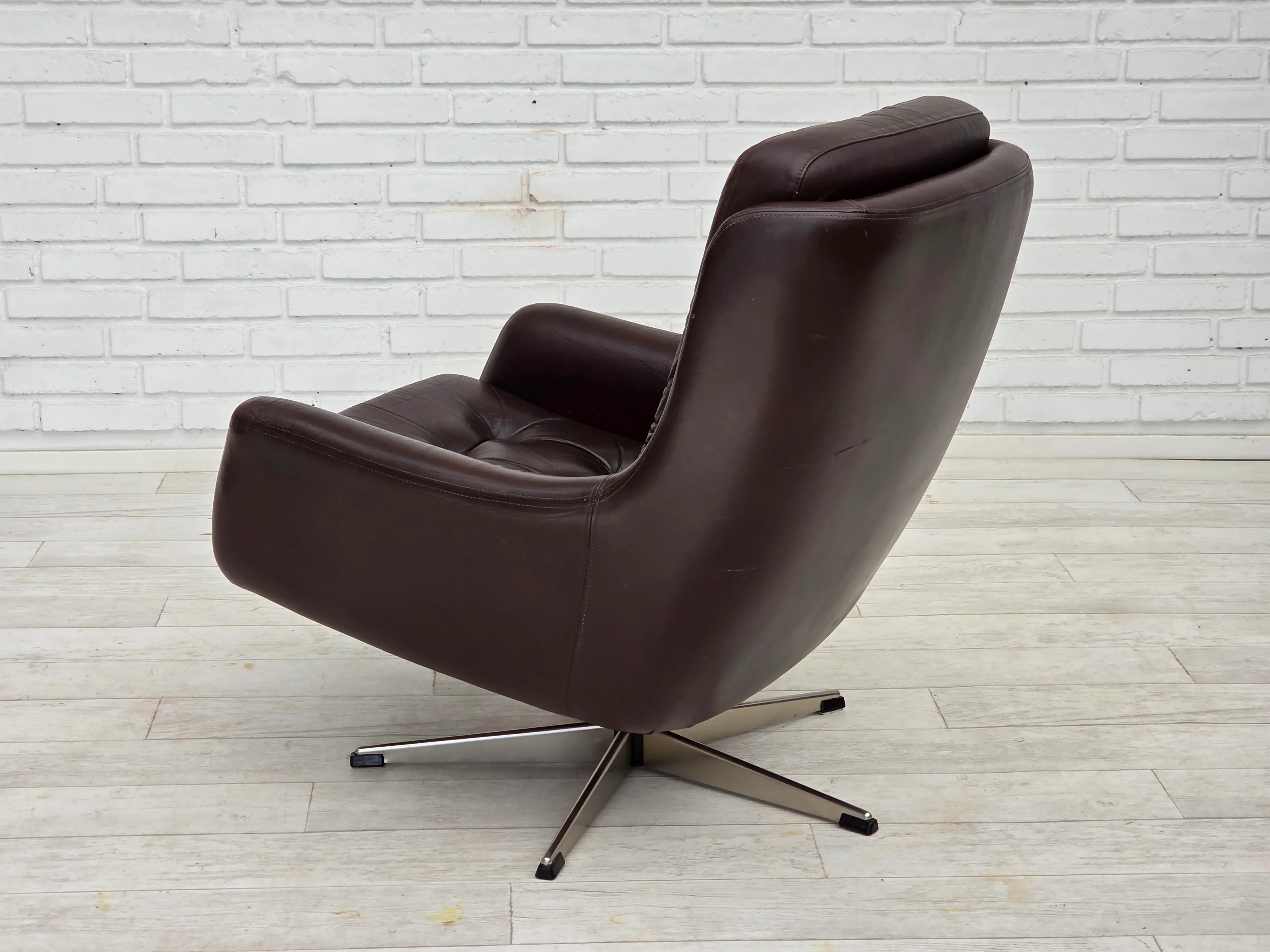Swivel Lounge Chairs with Ottoman in Leather, 1970s, Set of 3