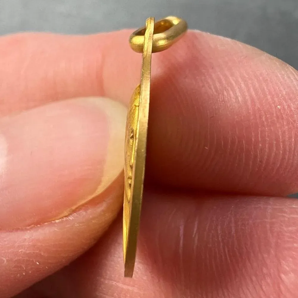 French Augis Lasserre Virgin Mary Medal Pendant in 18k Yellow Gold, 1950s