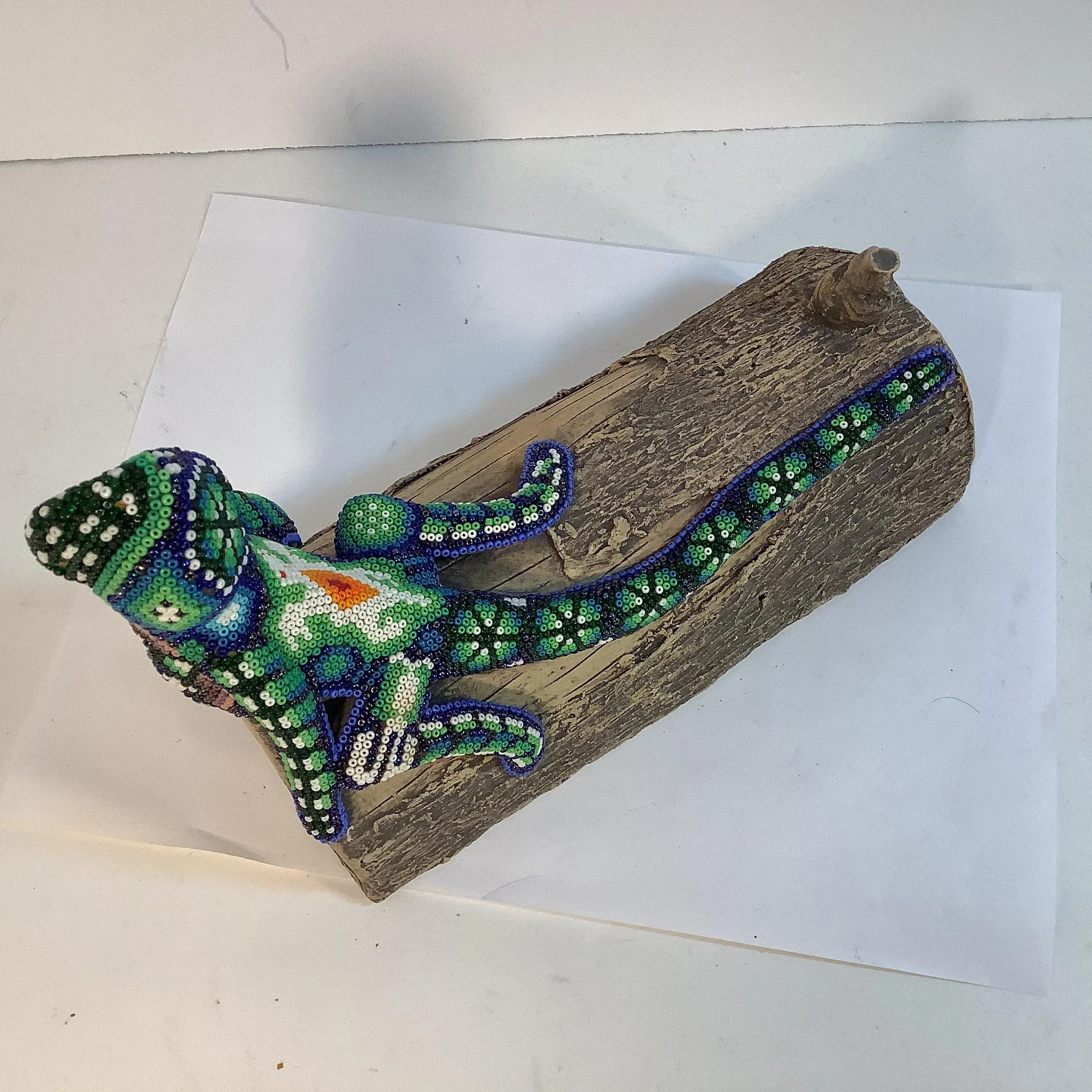 Mid-Century Art Deco Beaded Lizard on a Faux Bois Ceramic Log