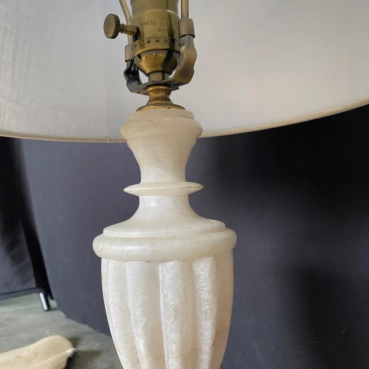 Vintage alabaster 2024 table lamp