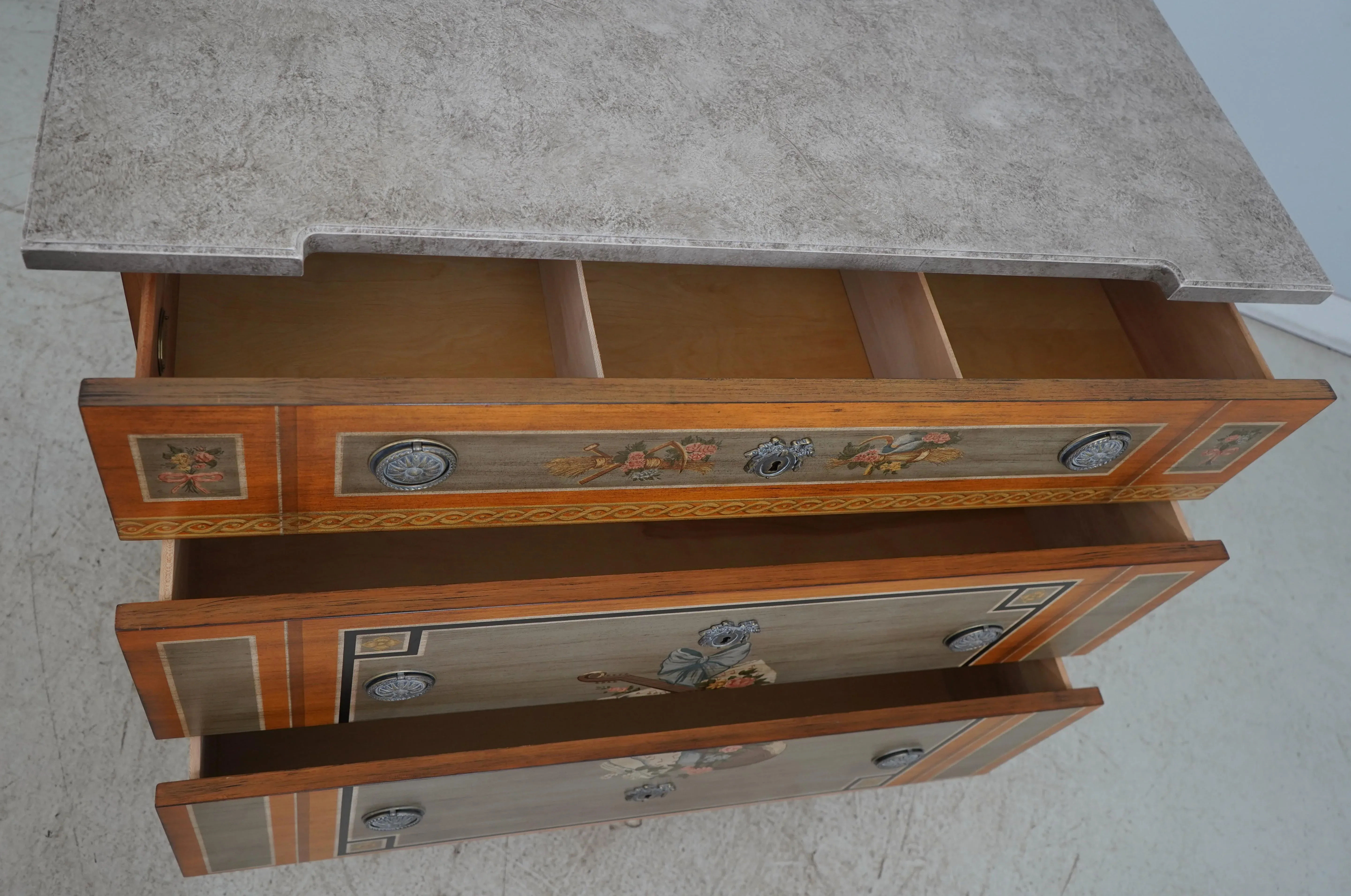 Pandora Heart Shaped RingDrexel French Style Paint Decorated Chest or Dresser