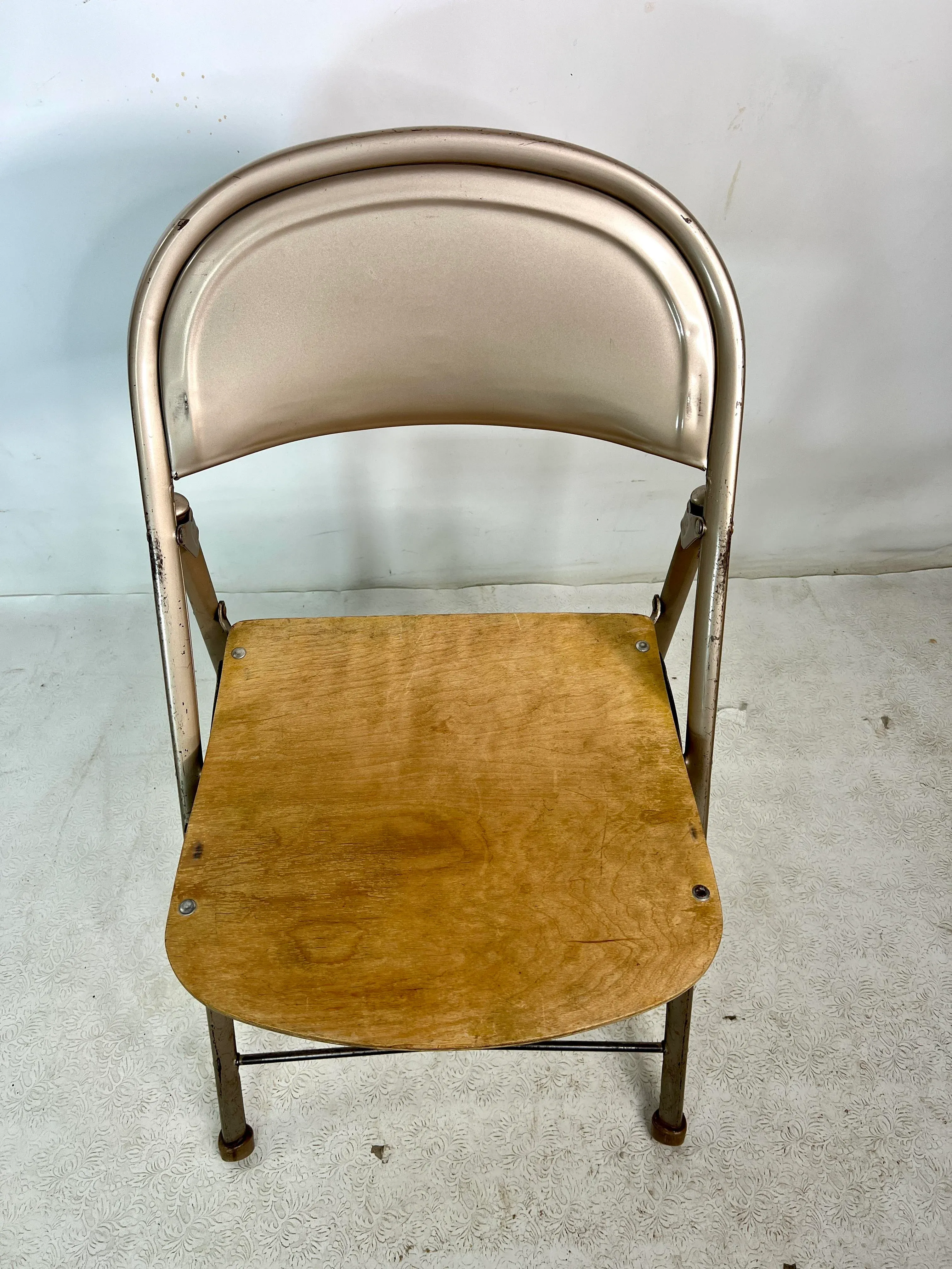 Mid Century American Seating Metal Folding Chair Curved Plywood Seat Mid Century American Seating Metal Folding Chair Curved Plywood Seat