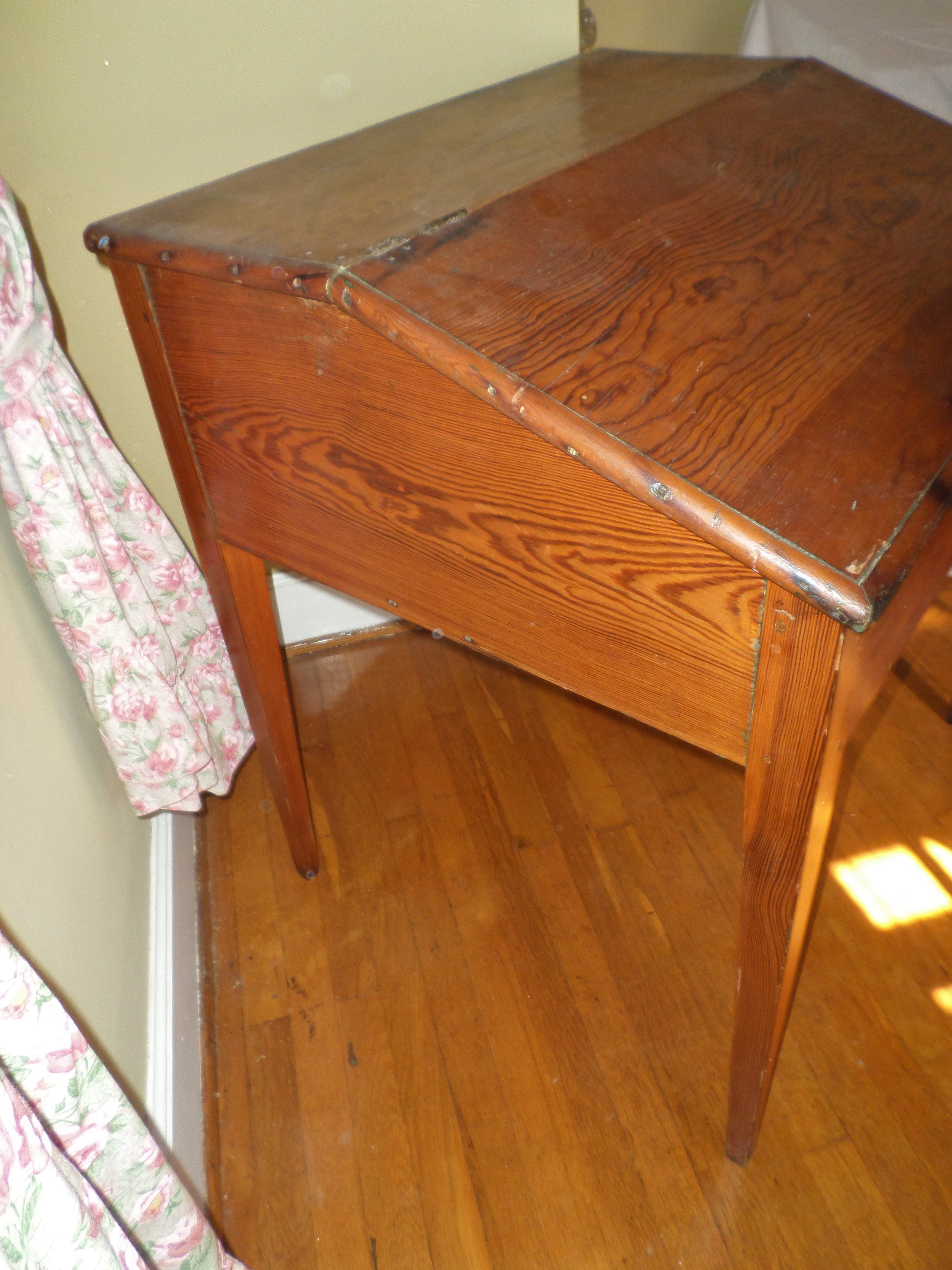 Slant clearance top desk