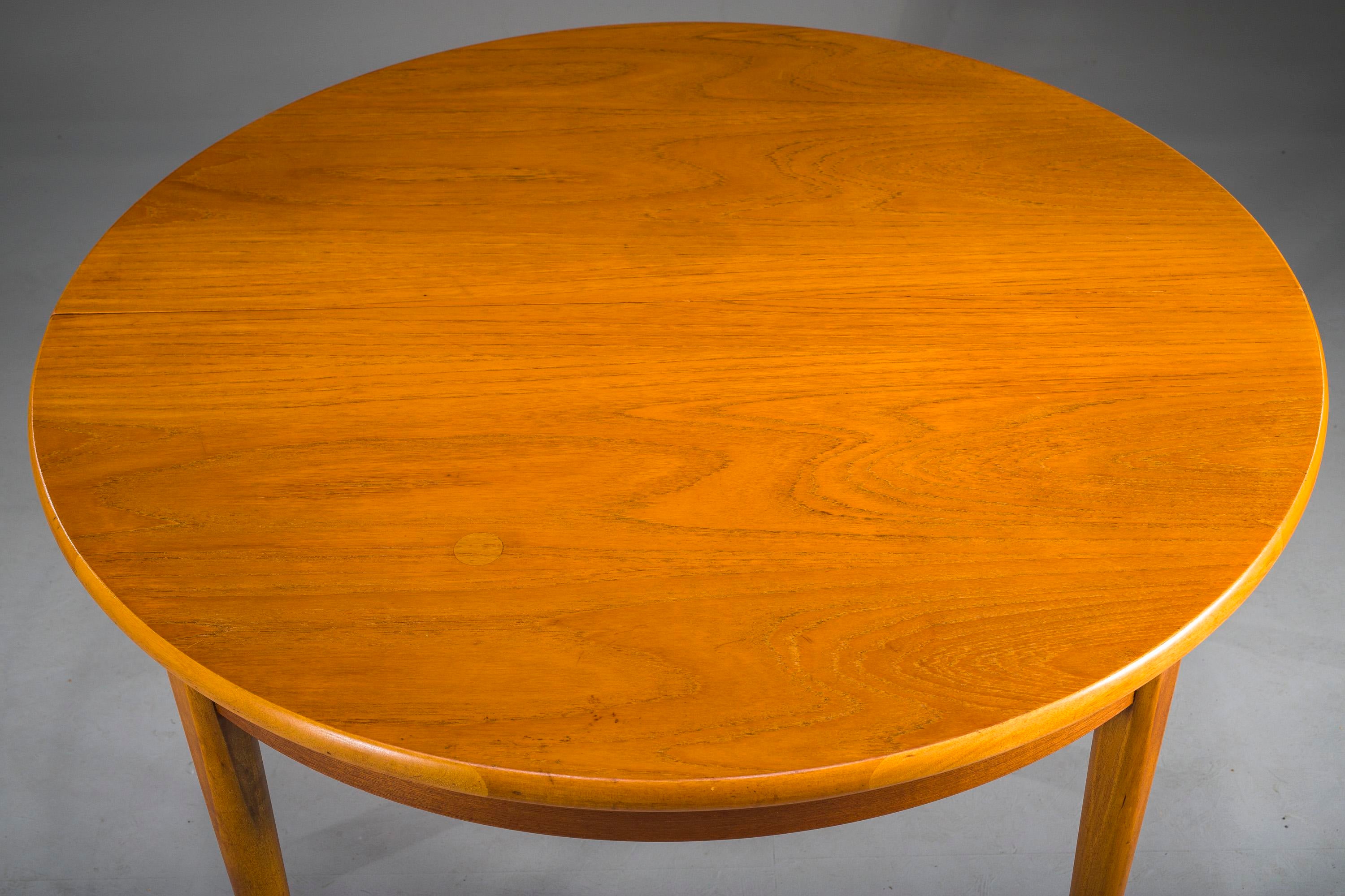 Round Teak Veneered Extendable Dining Table from G-Plan, 1960s