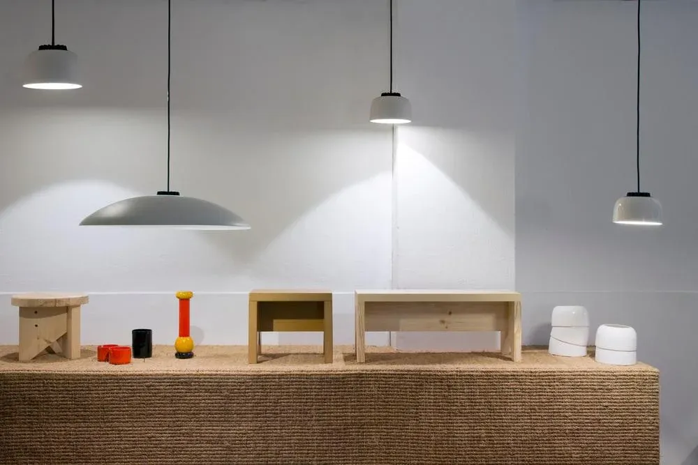 Small White Headhat Plate Pendant Lamp by Santa & Cole