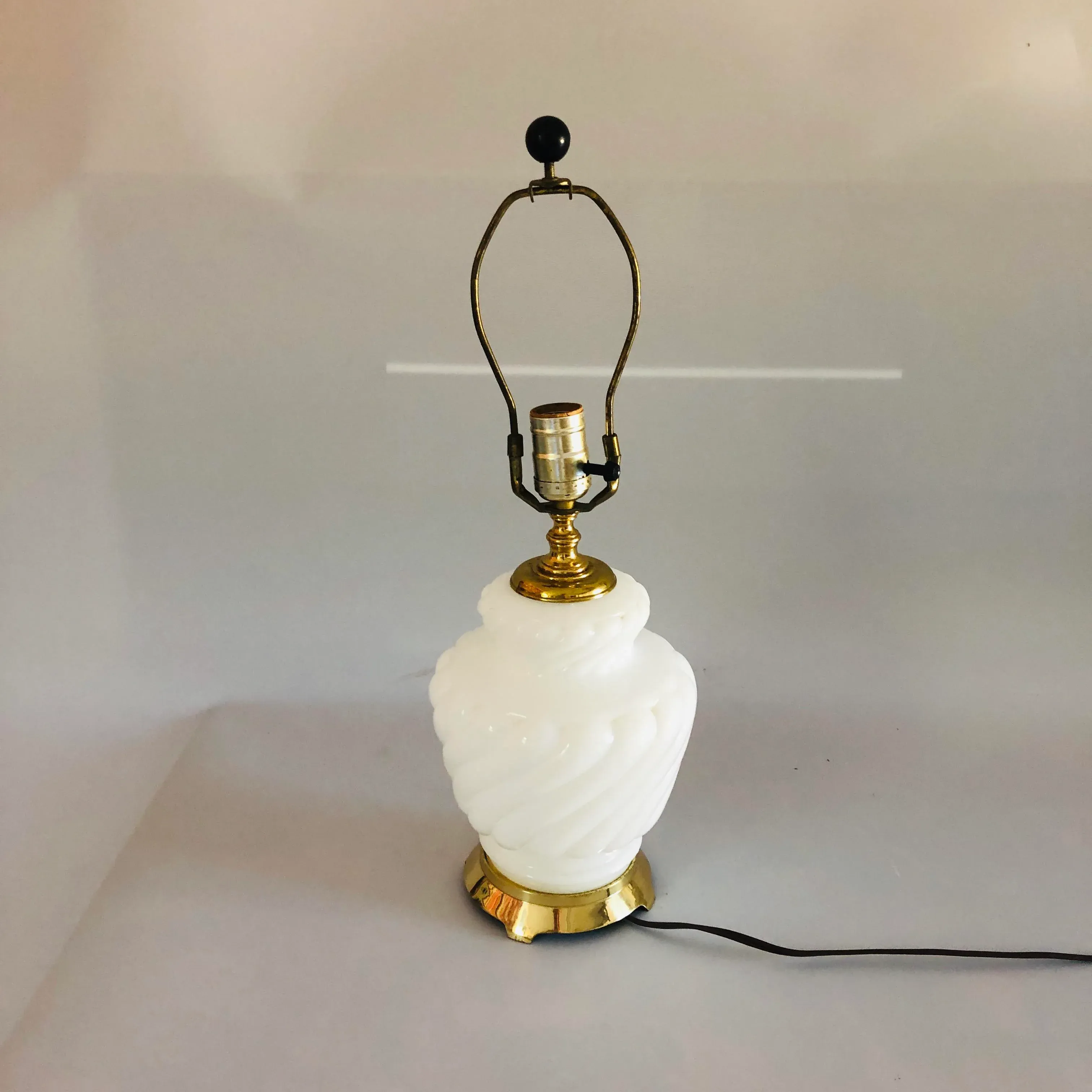 すぐ使えます　antique milk glass lamp アンティーク Vintage 1950s Atomic Sputnik Milk Glass Lamp, Gold Starburst