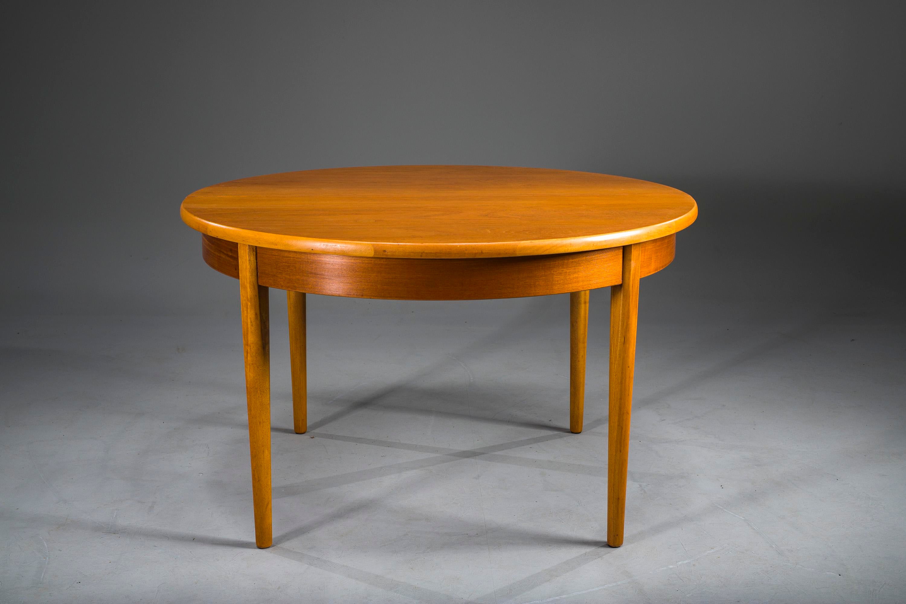 Round Teak Veneered Extendable Dining Table from G-Plan, 1960s