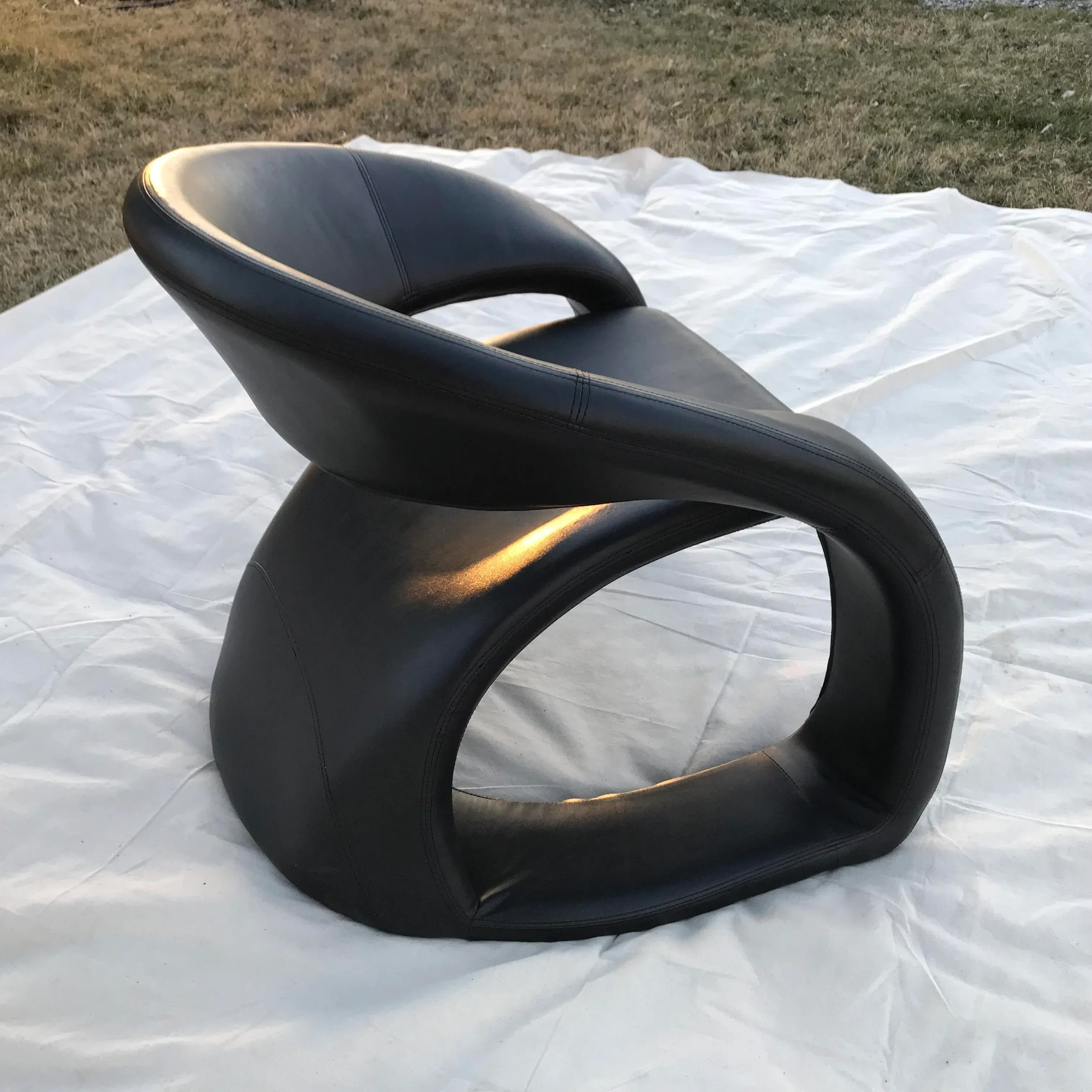椅子 vintage 90's Postmodern Chair 1990s Postmodern Sculptural Cantilever Tongue Chair | Chairish