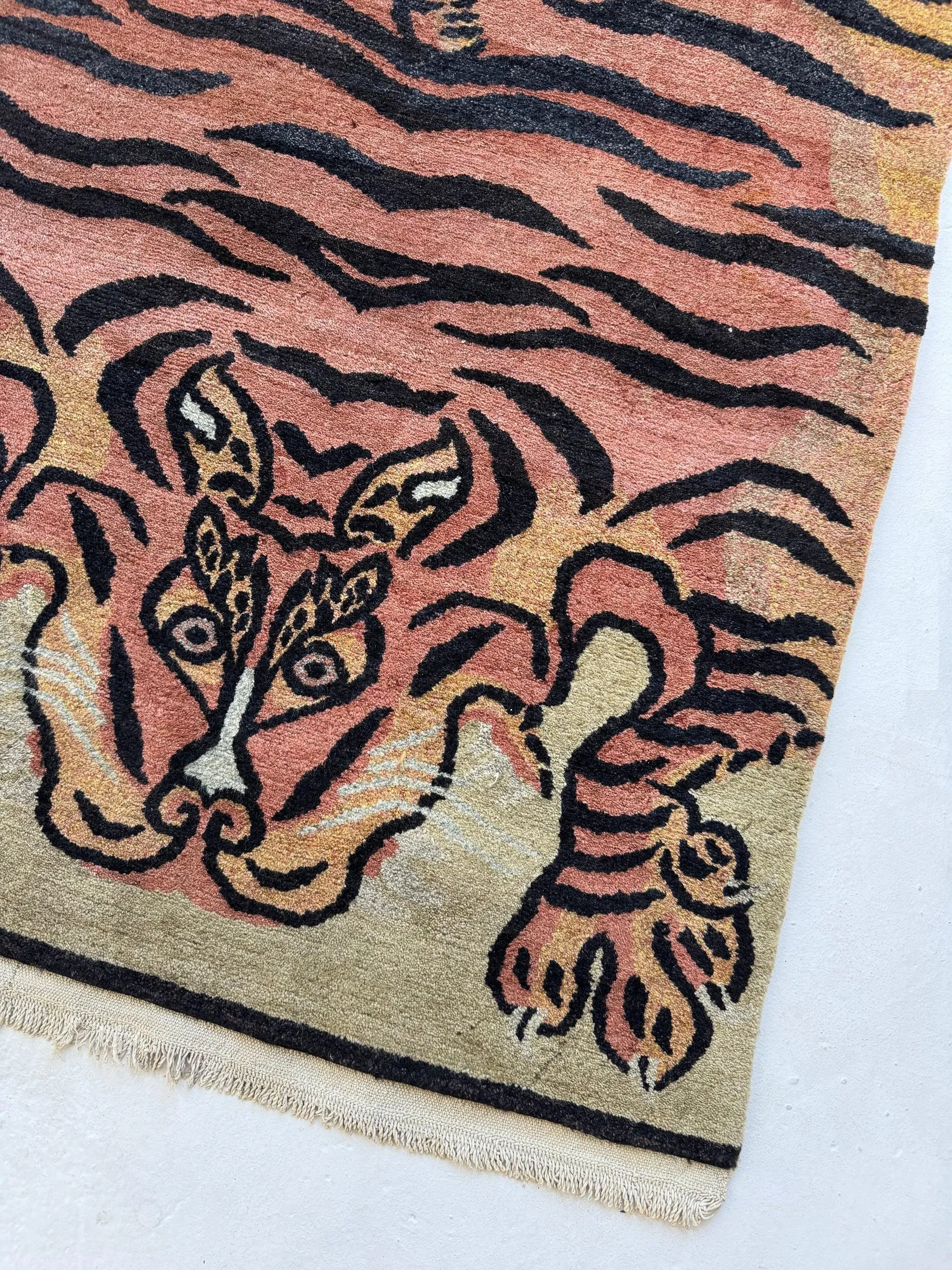 洋書 The Tiger Rugs of Tibet The Tiger Rugs of Tibet | Mimi Lipton