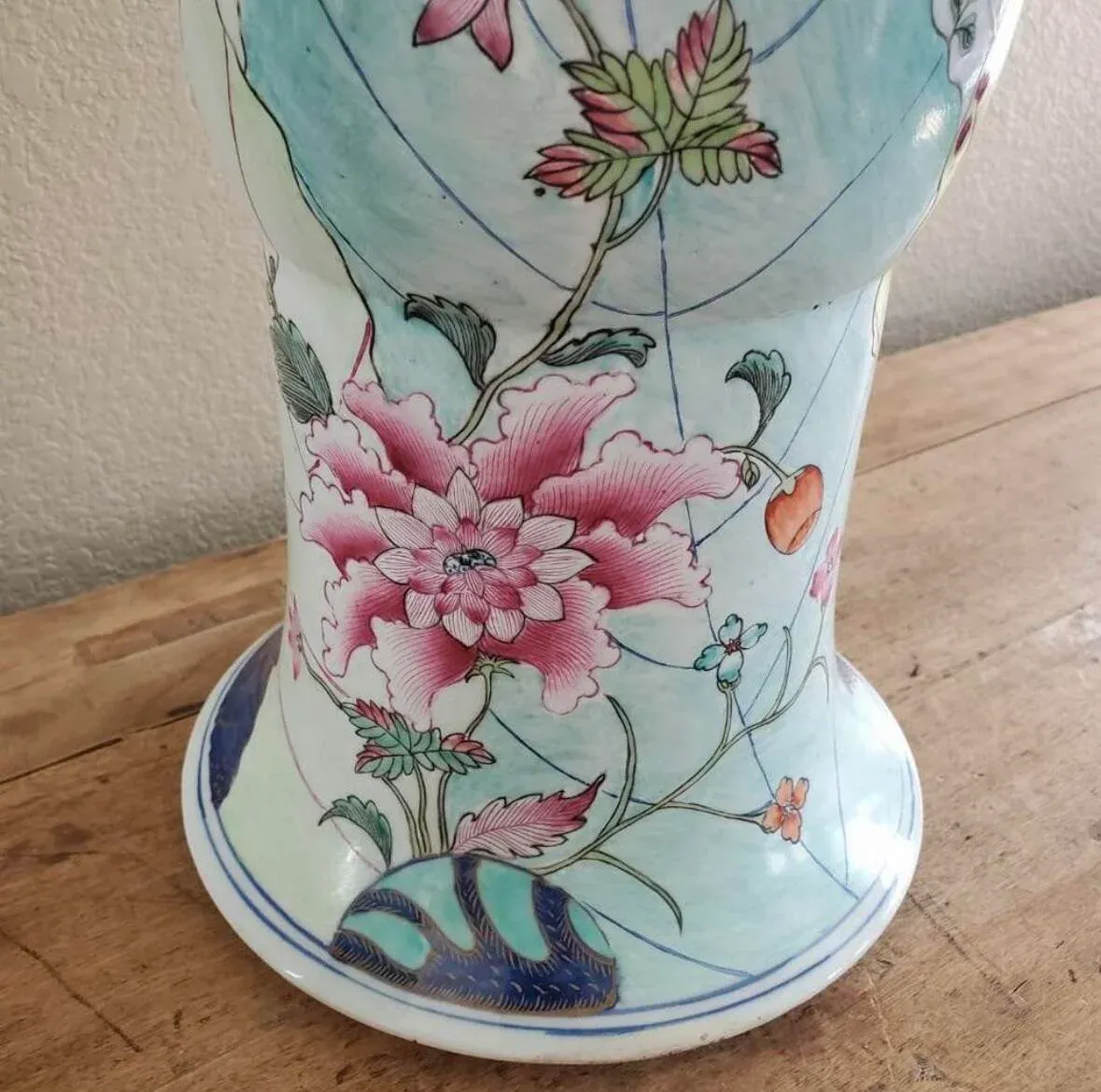 tobacco leaf china vase Vintage Its Shape Is Both Traditional And Has The Appearance Of Being Contemporary Because Of Its Simplicity . Mottahedeh ~ Tobacco Leaf ~