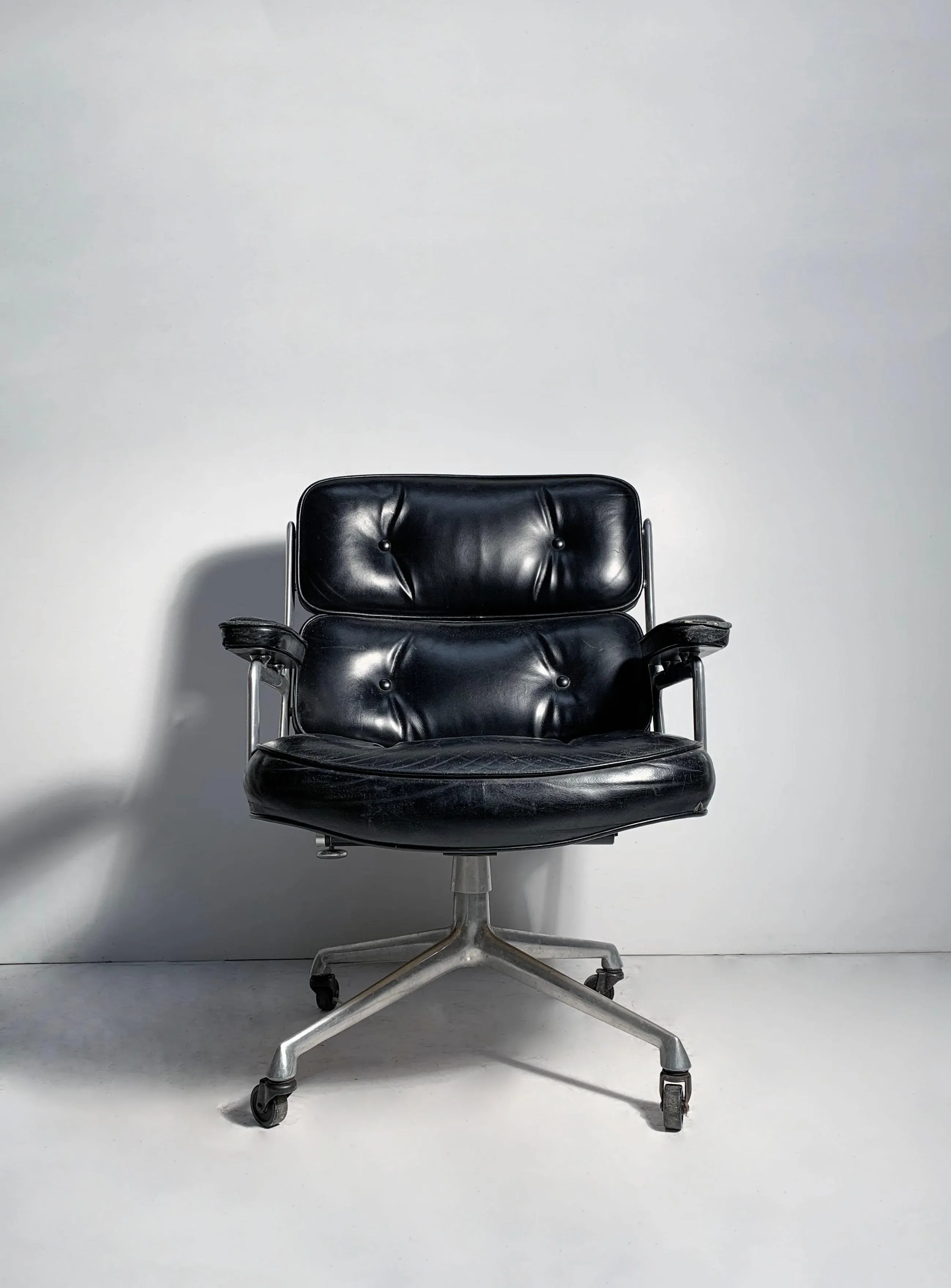 Early Vintage Time Life Desk Chair ES104 by Charles Eames Early Vintage Time Life Desk Chair ES104 by Charles Eames