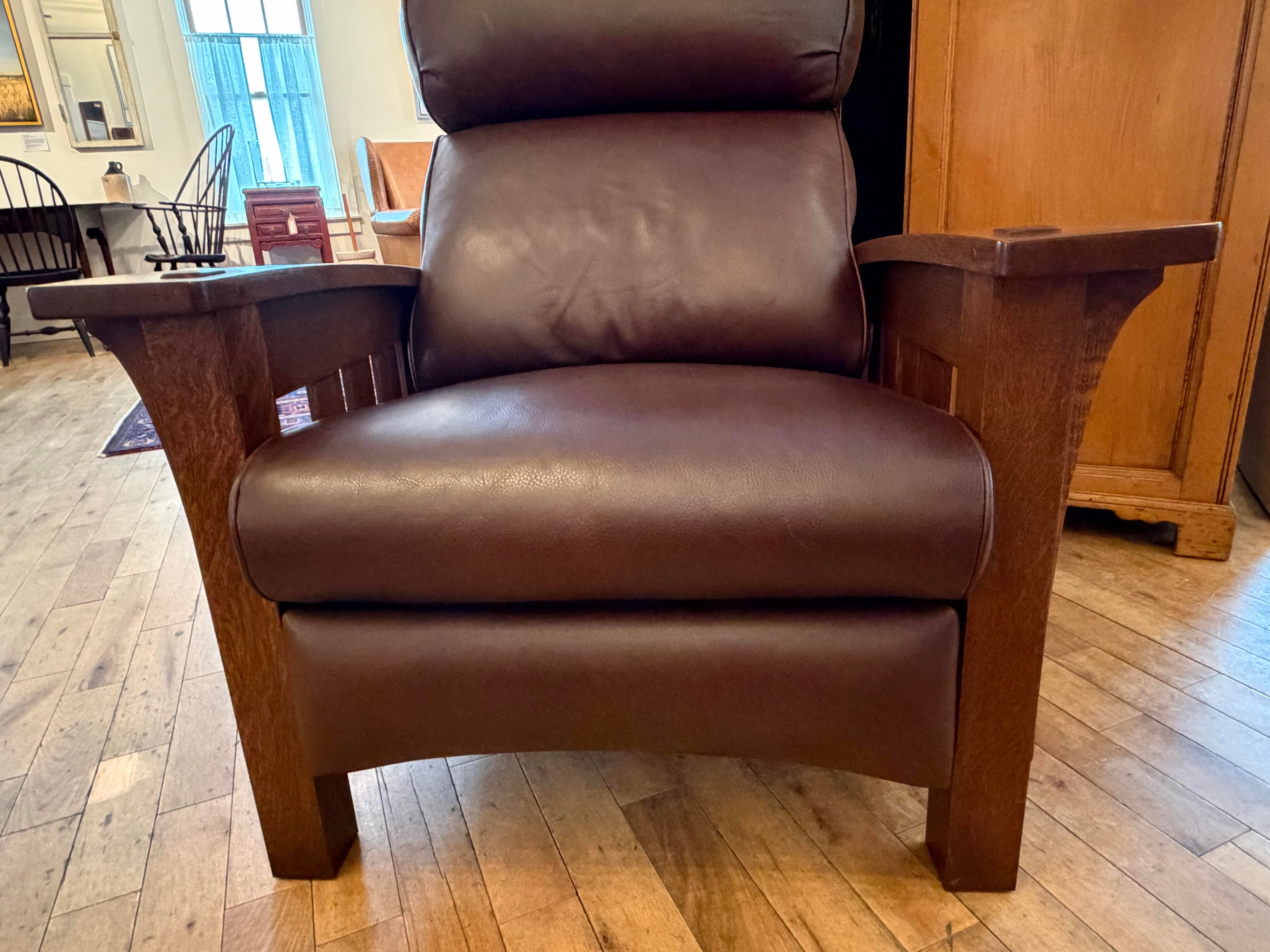 Bustle Back Bow Arm Recliner