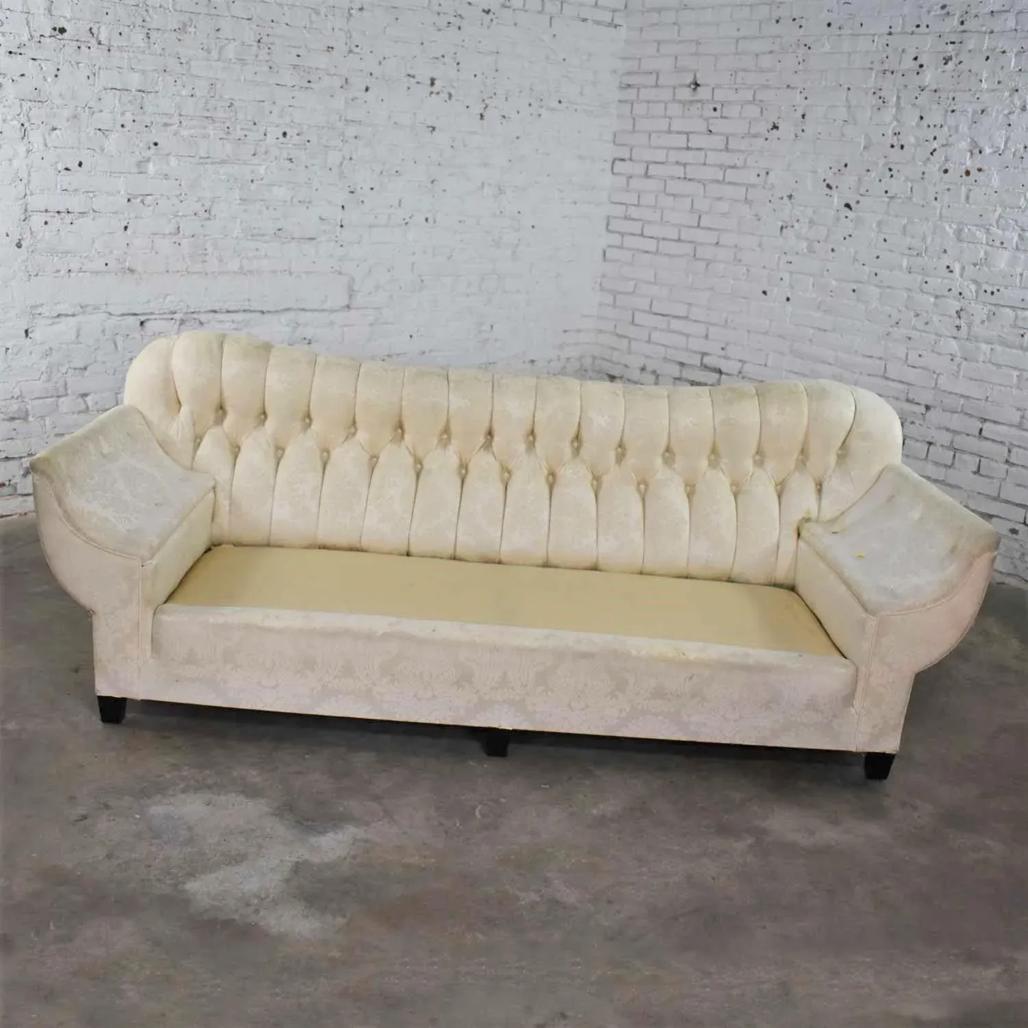 Hollywood regency ソファ　アメリカ　ビンテージ Vintage Art Deco Hollywood Regency Sofa With Tufted Back and