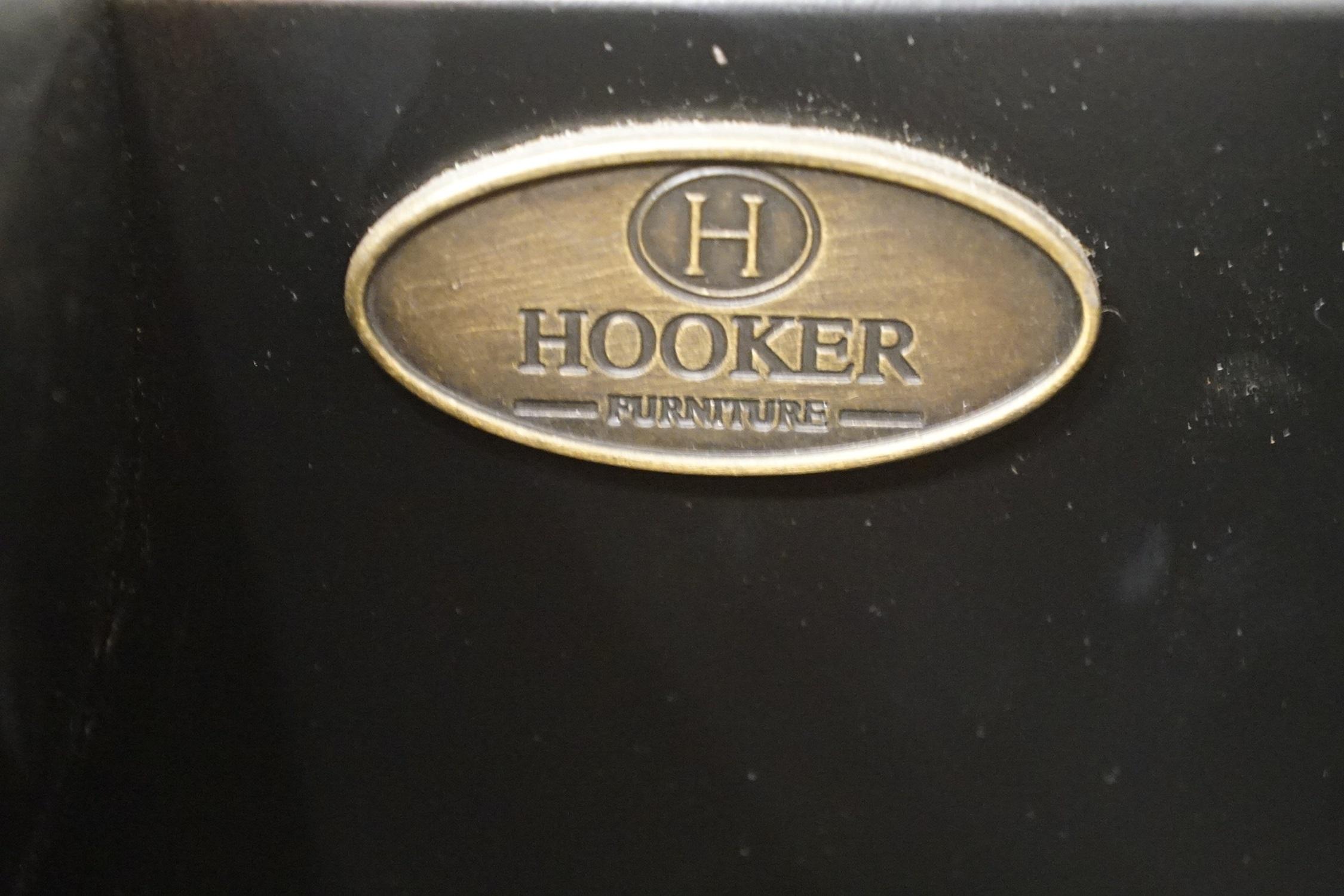 Hooker Furniture Contemporary Sanctuary 44