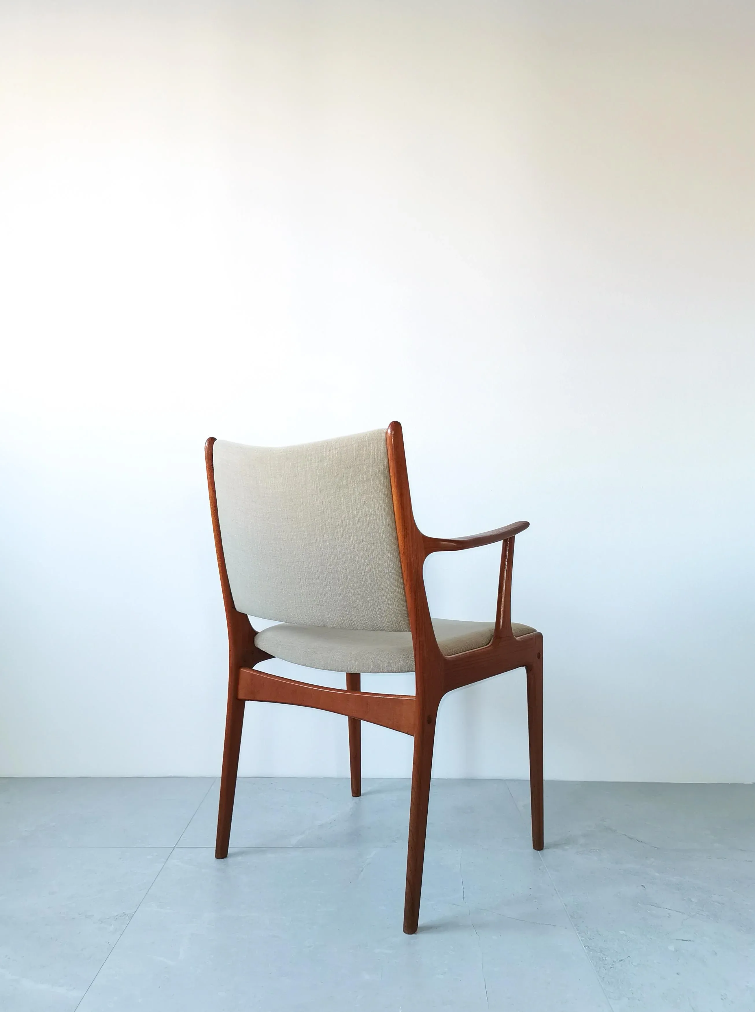 デンマーク Johannes Andersen ローズウッド 本革 Uldum Johannes Andersen, Uldum rosewood round dining table with 2