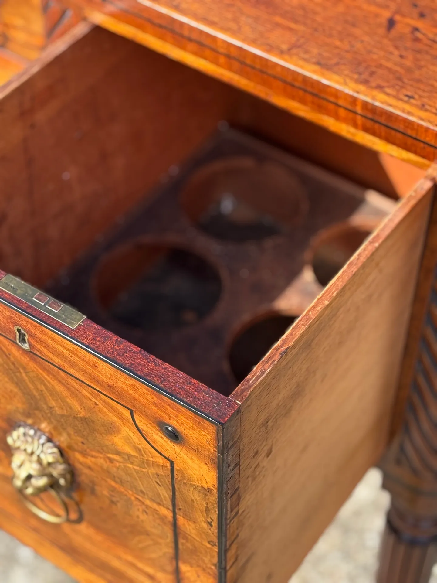 パティナ George Iv Mahogany Ebony Breakfront Sideboard, 1825