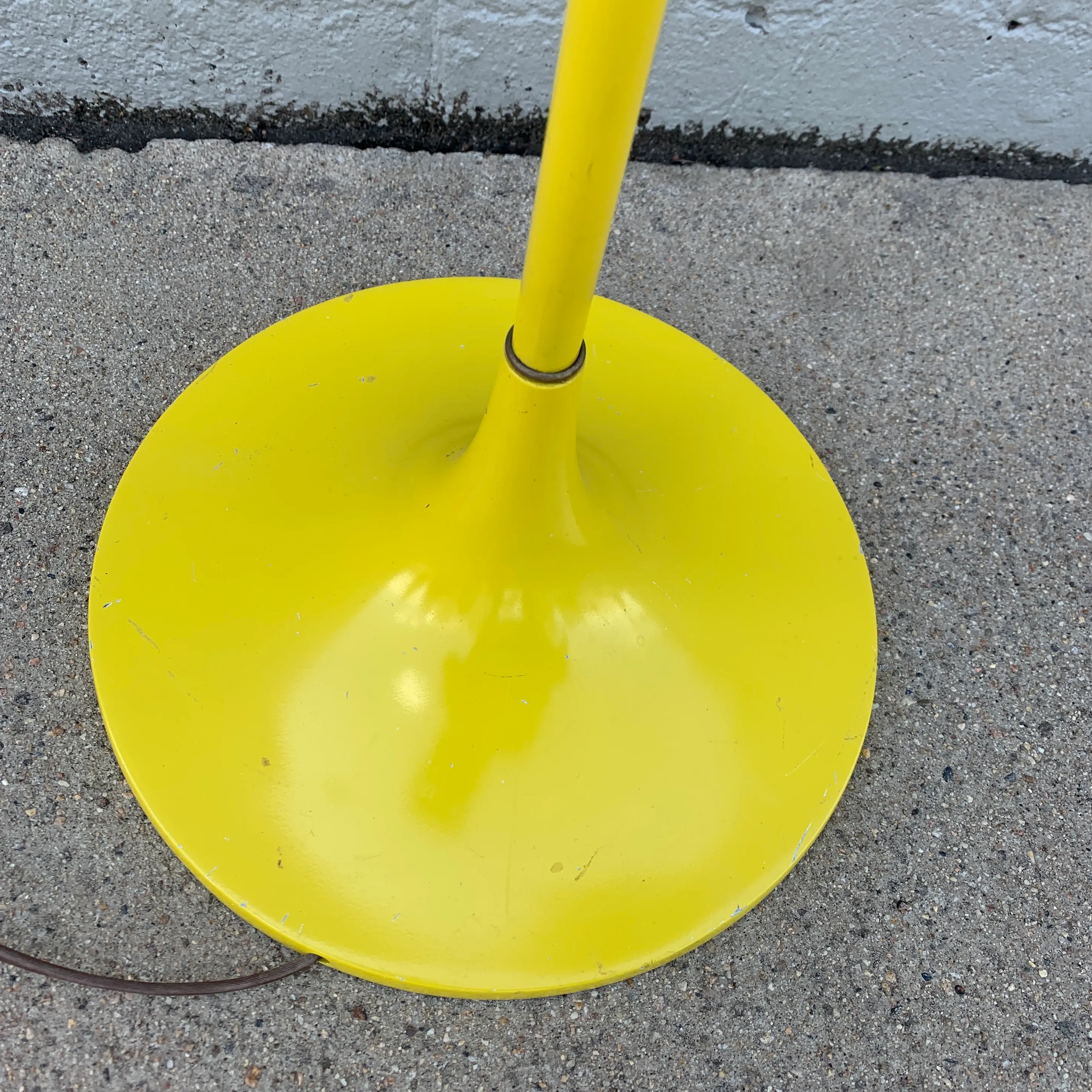 Mid 20th Century Mod Yellow Laurel Gooseneck Floor Lamp