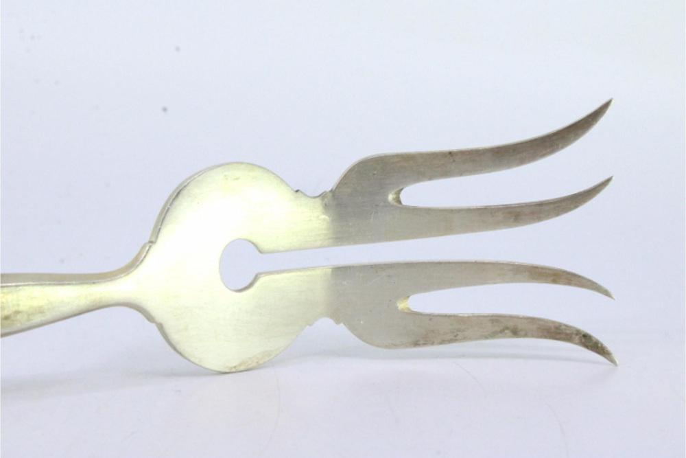 Silver Fish Serving Fork with Raised Handle Grooves