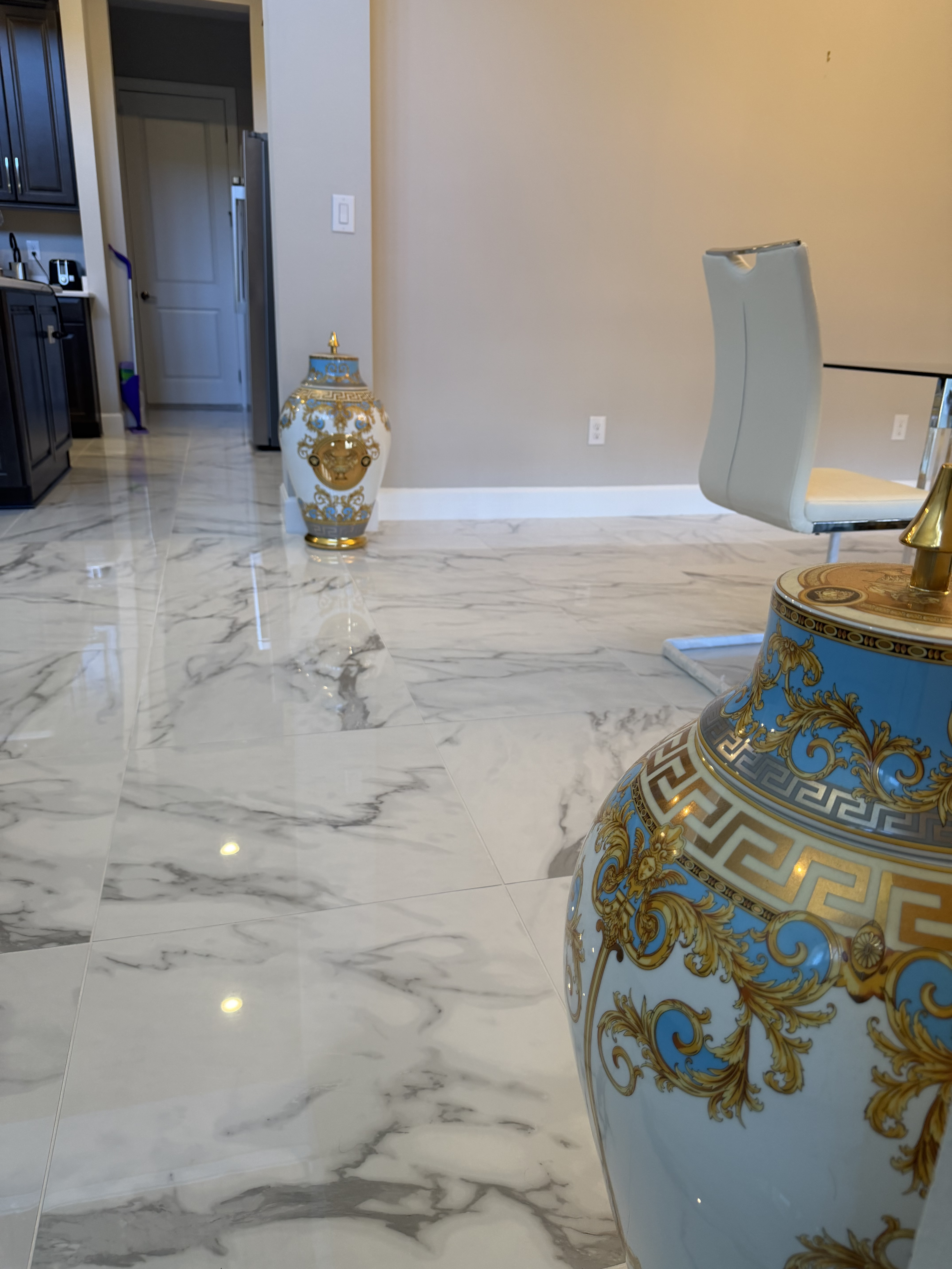 Versace Prestige Gala Bleu Decklevase 76 Cm | Chairish