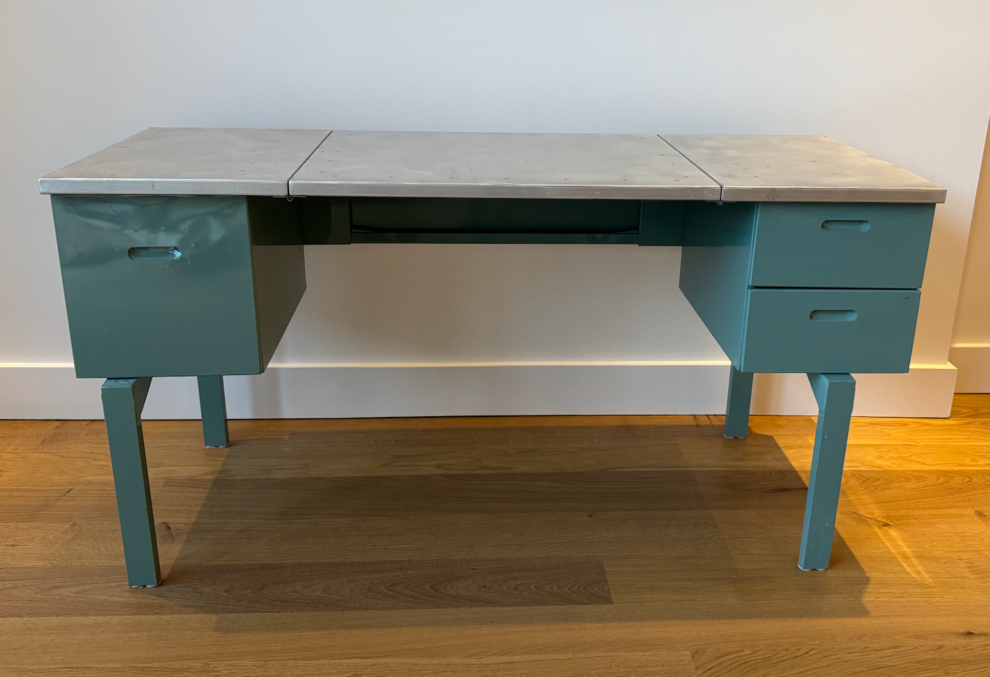 ヴィンテージ　USAF 40's デスク　米軍　アンティーク　机 1940s Vintage Military Field Desk | Chairish