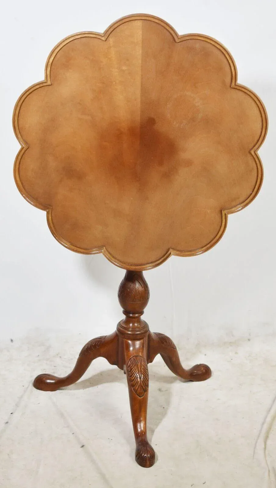 Baker HISTORIC CHARLESTON ティルトトップテーブル 猫脚 Baker Historic Charleston Collection Mahogany Carved
