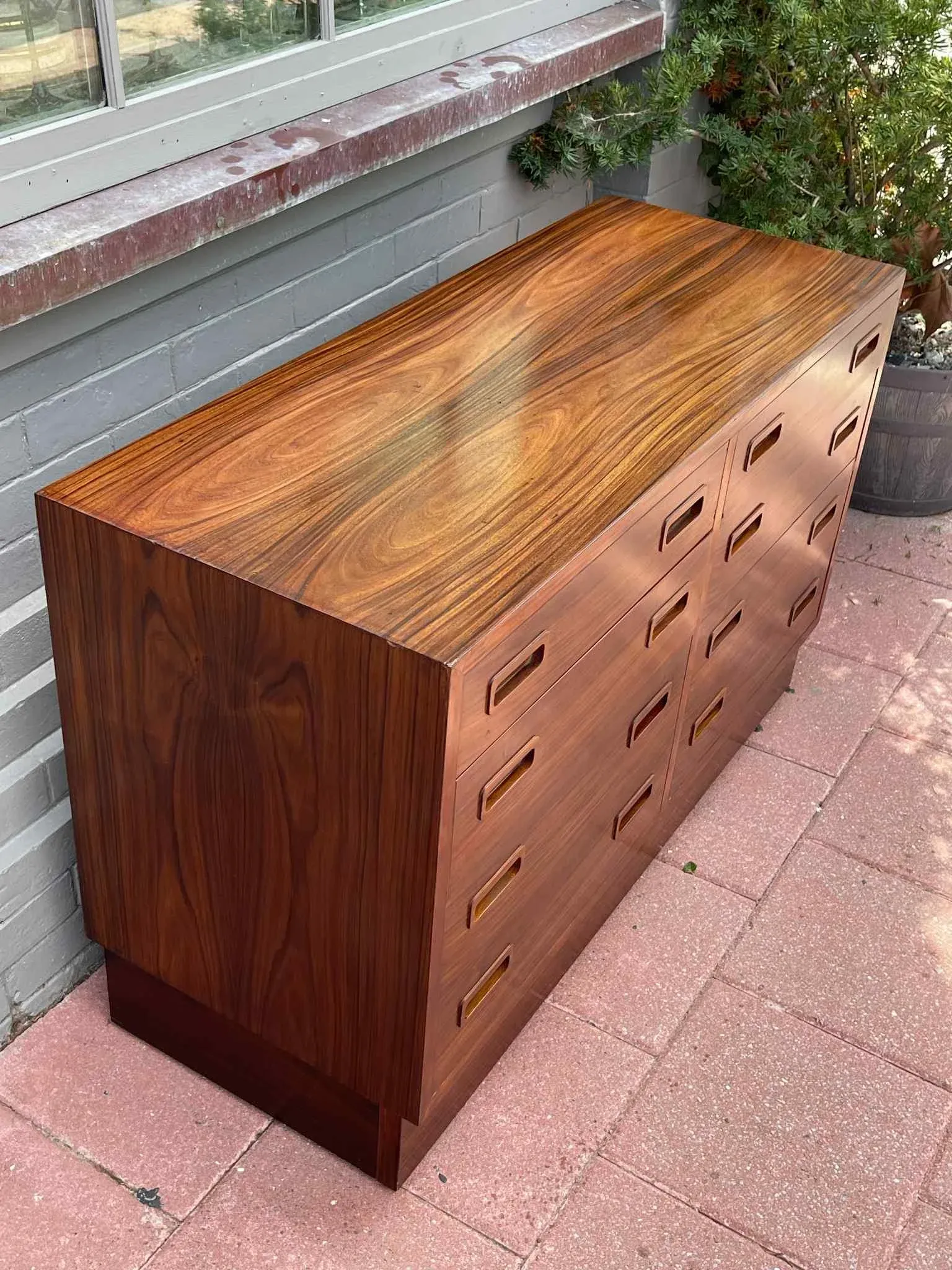 1960s Poul Hundevad Danish Mid-Century Modern Rosewood Dresser