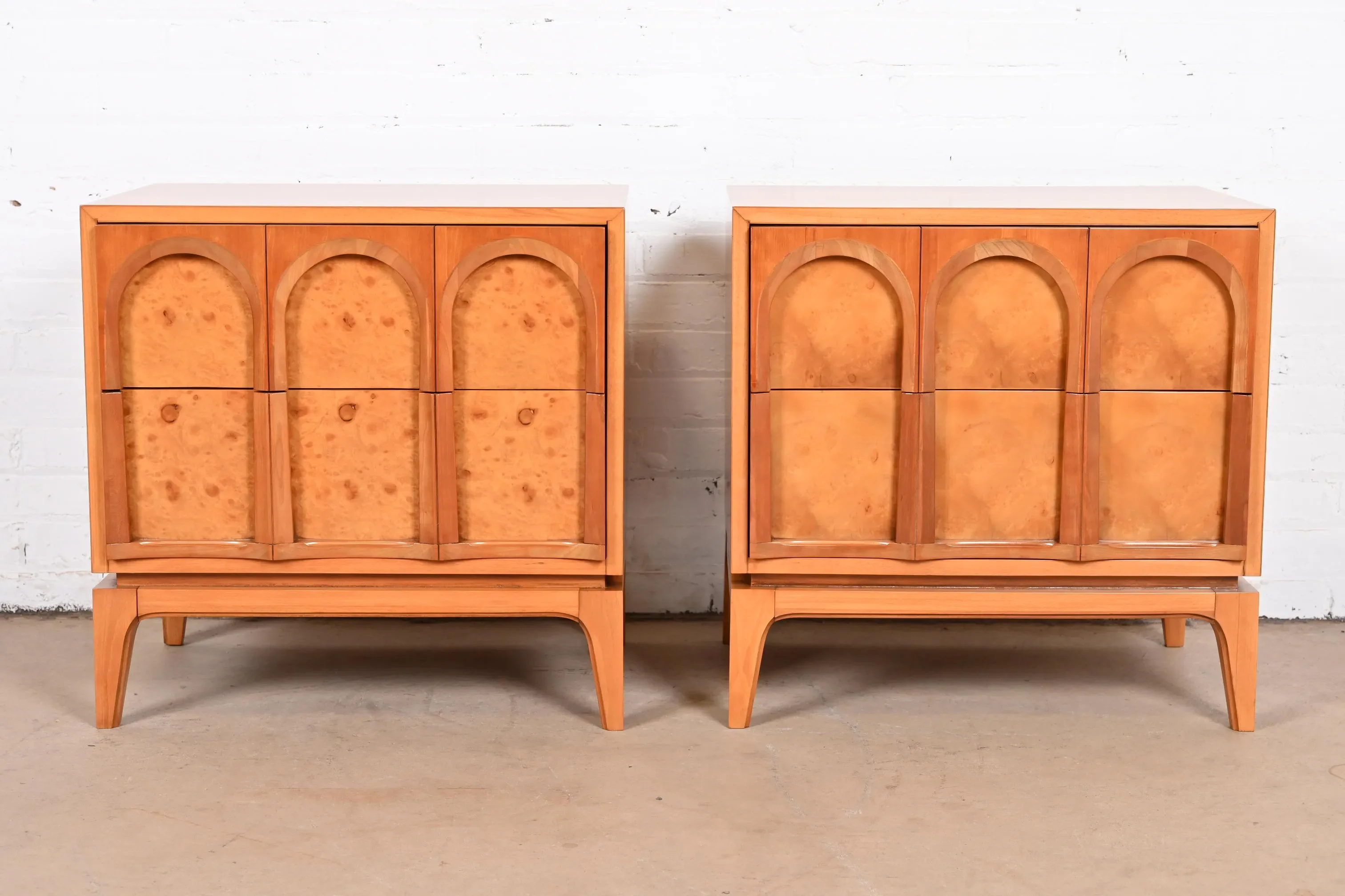Mid century modern 2024 thomasville bedroom furniture