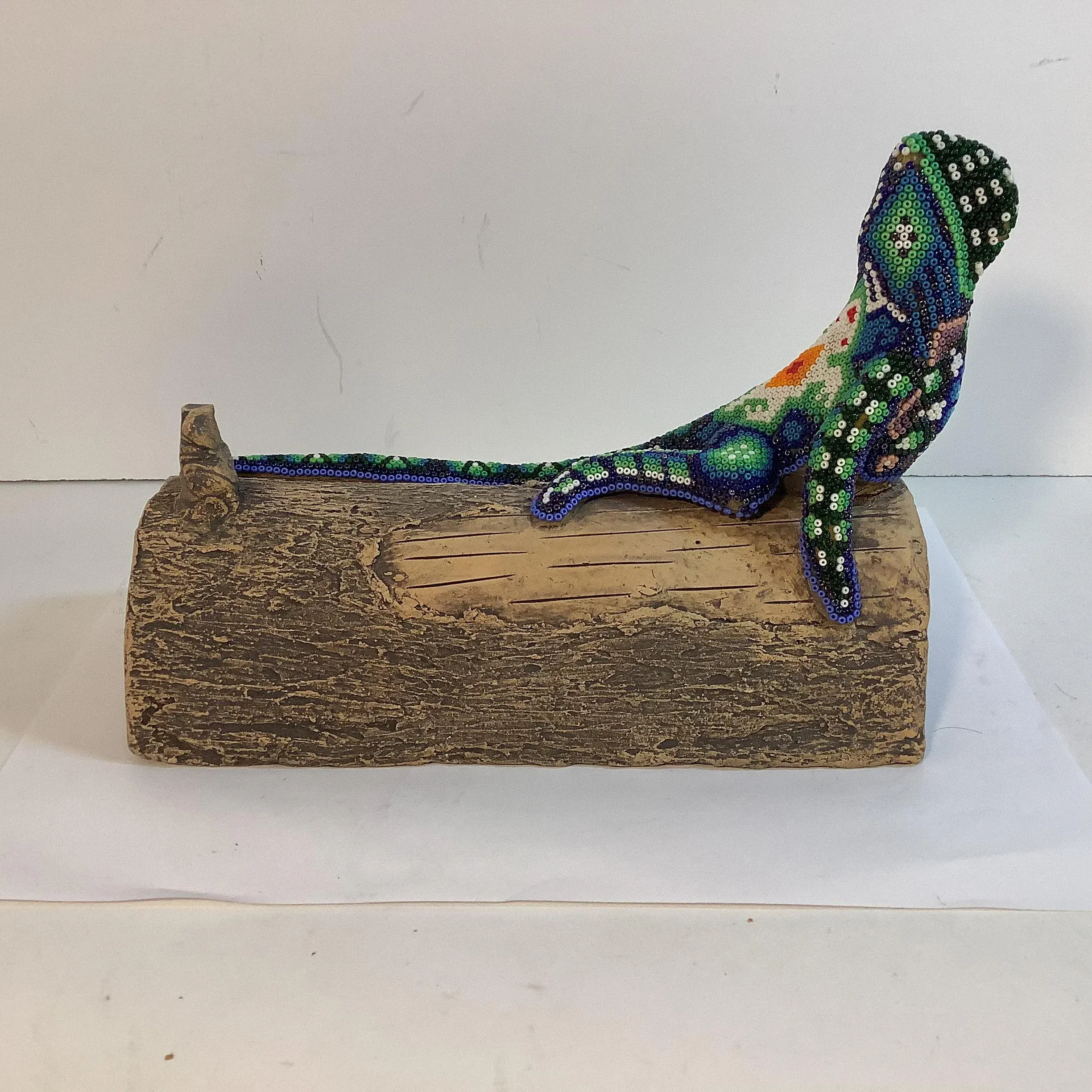 Mid-Century Art Deco Beaded Lizard on a Faux Bois Ceramic Log