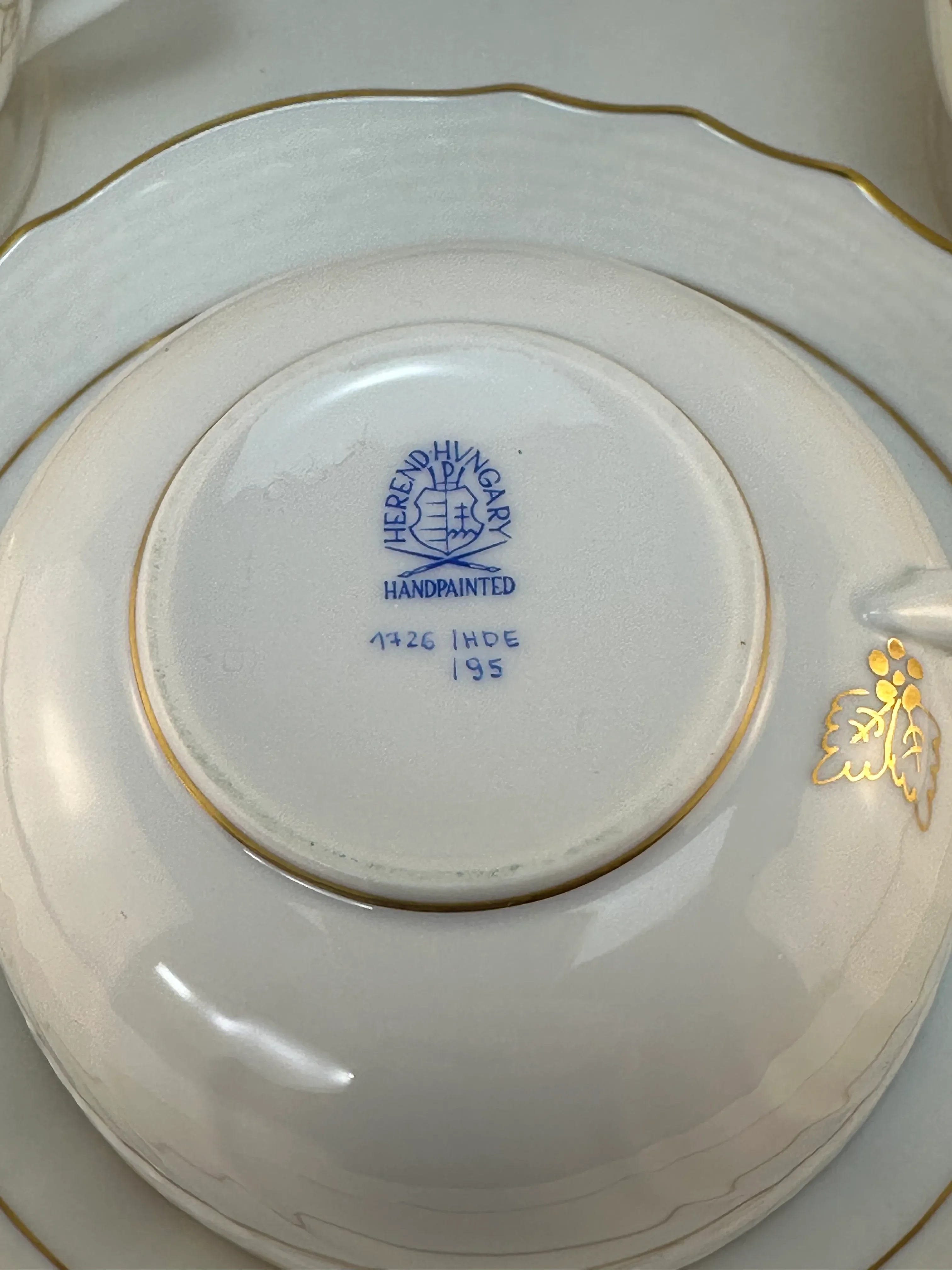 1980s Herend Golden Edge Dinner Cups & Saucers – Canton Shape