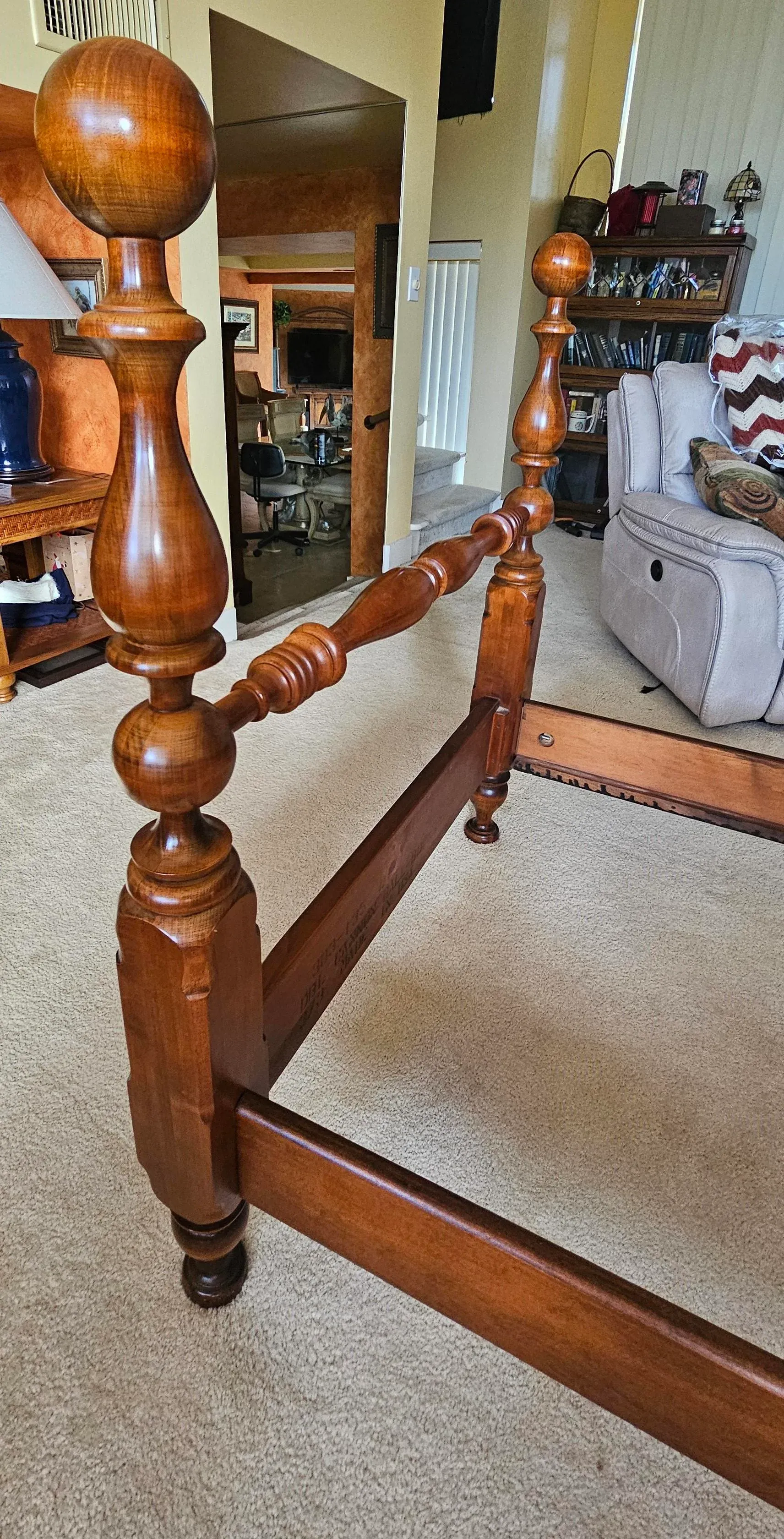 F30激安早い者勝ち✨　バングアンドオルフセン 4ドロワー キャビネット Vintage Solid Wood Cannonball Twin Bed Frame | Chairish