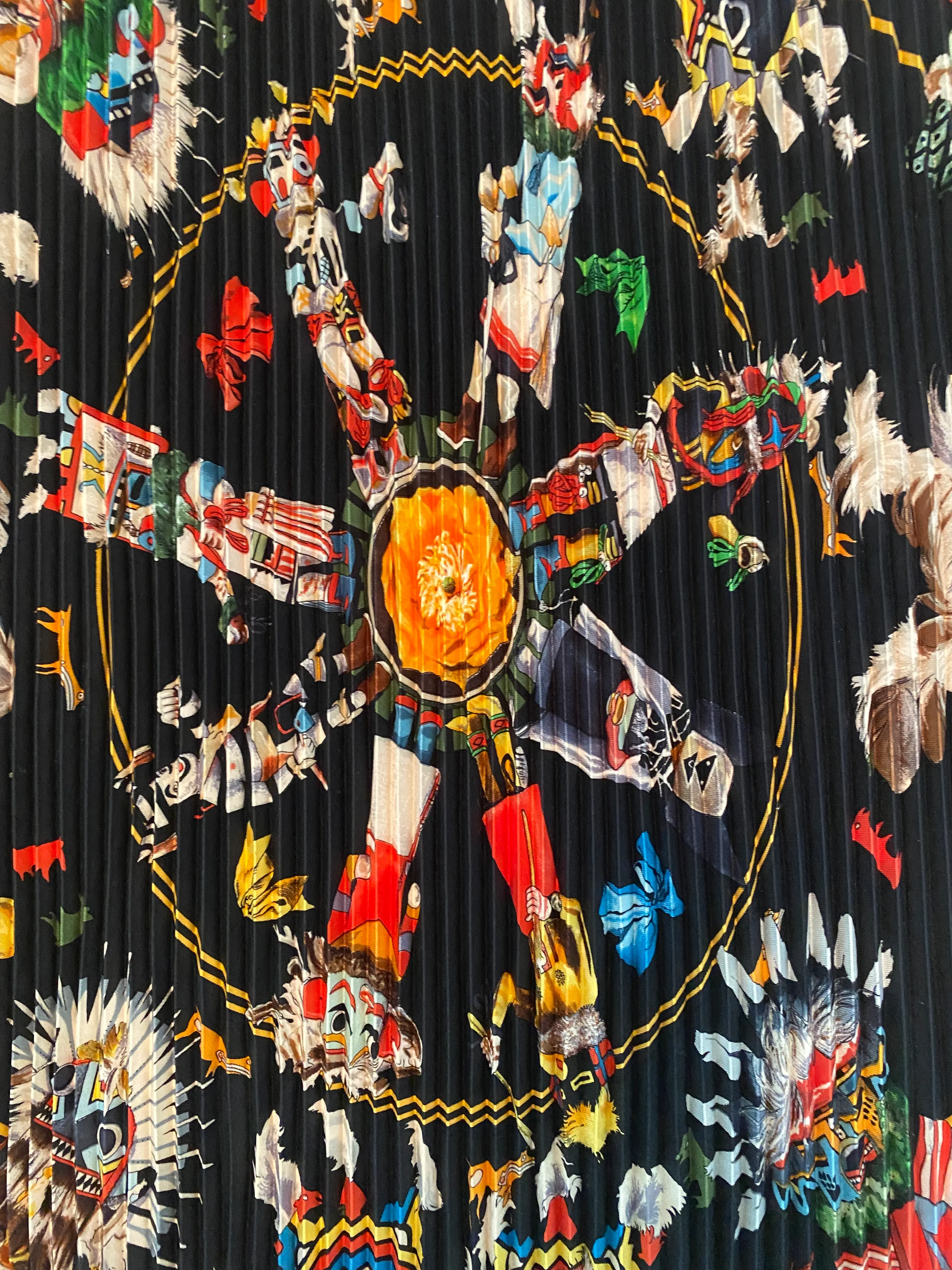 Foulard Carré Hermès Kermit Oliver - Motif Kachinas Beige - Soie - Occasion