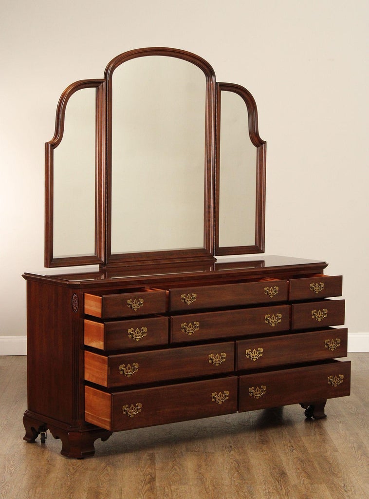 Queen Anne 9 Drawer Cherry Dresser With Tri Fold Mirror Queen Anne
