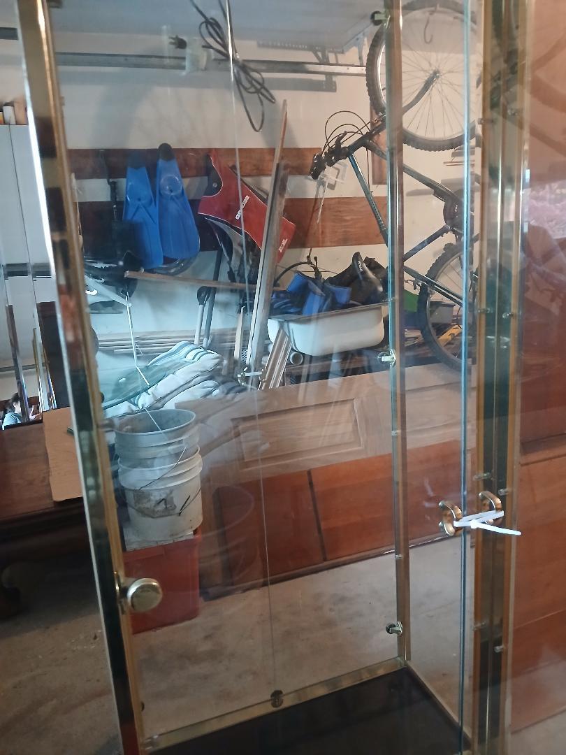 1980 Brass and Glass China Vitrene Display Cabinet, Manner of Mastercraft main image 2