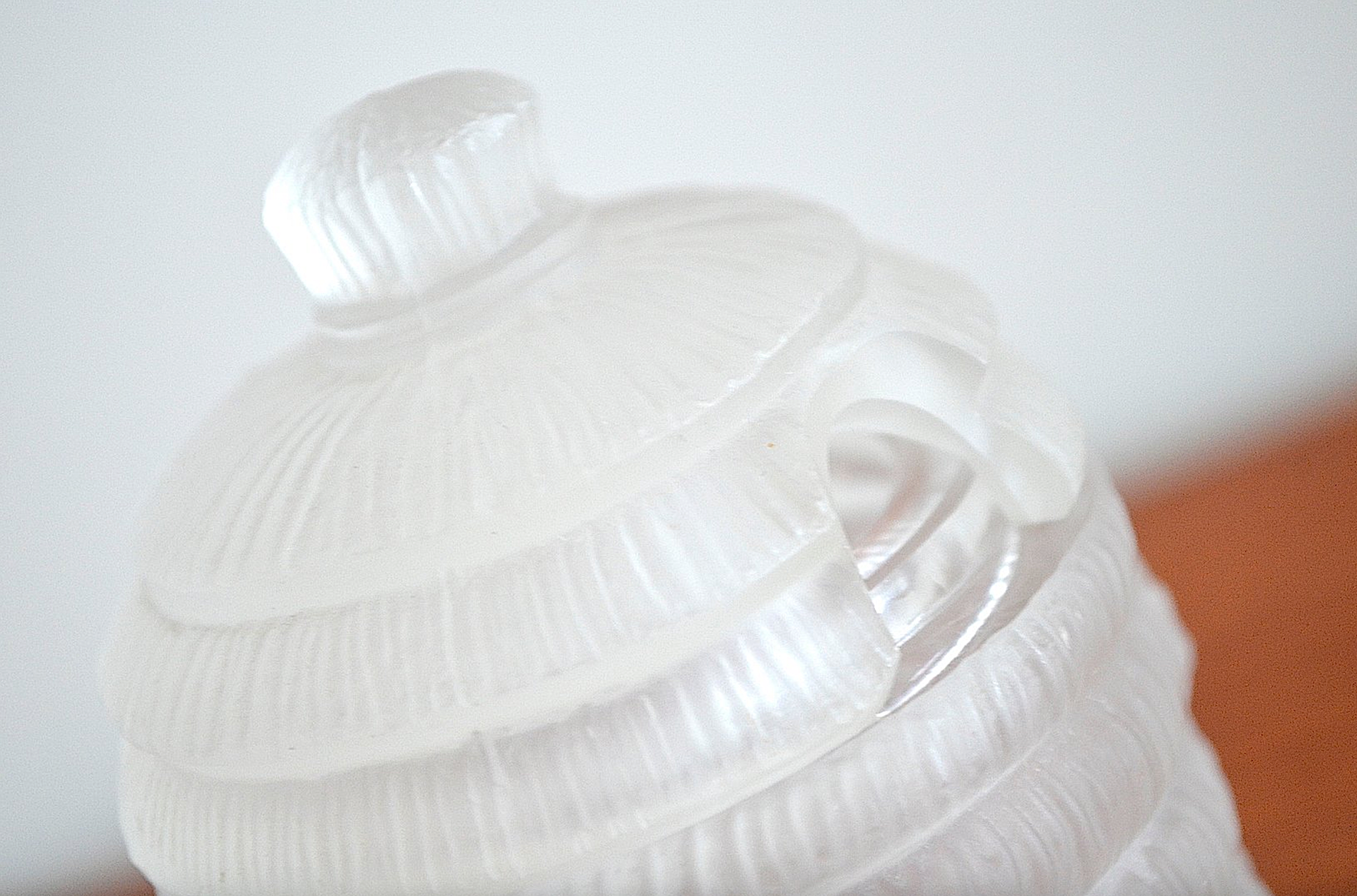 Art Deco Honey Pot in the style of Lalique, 1930s