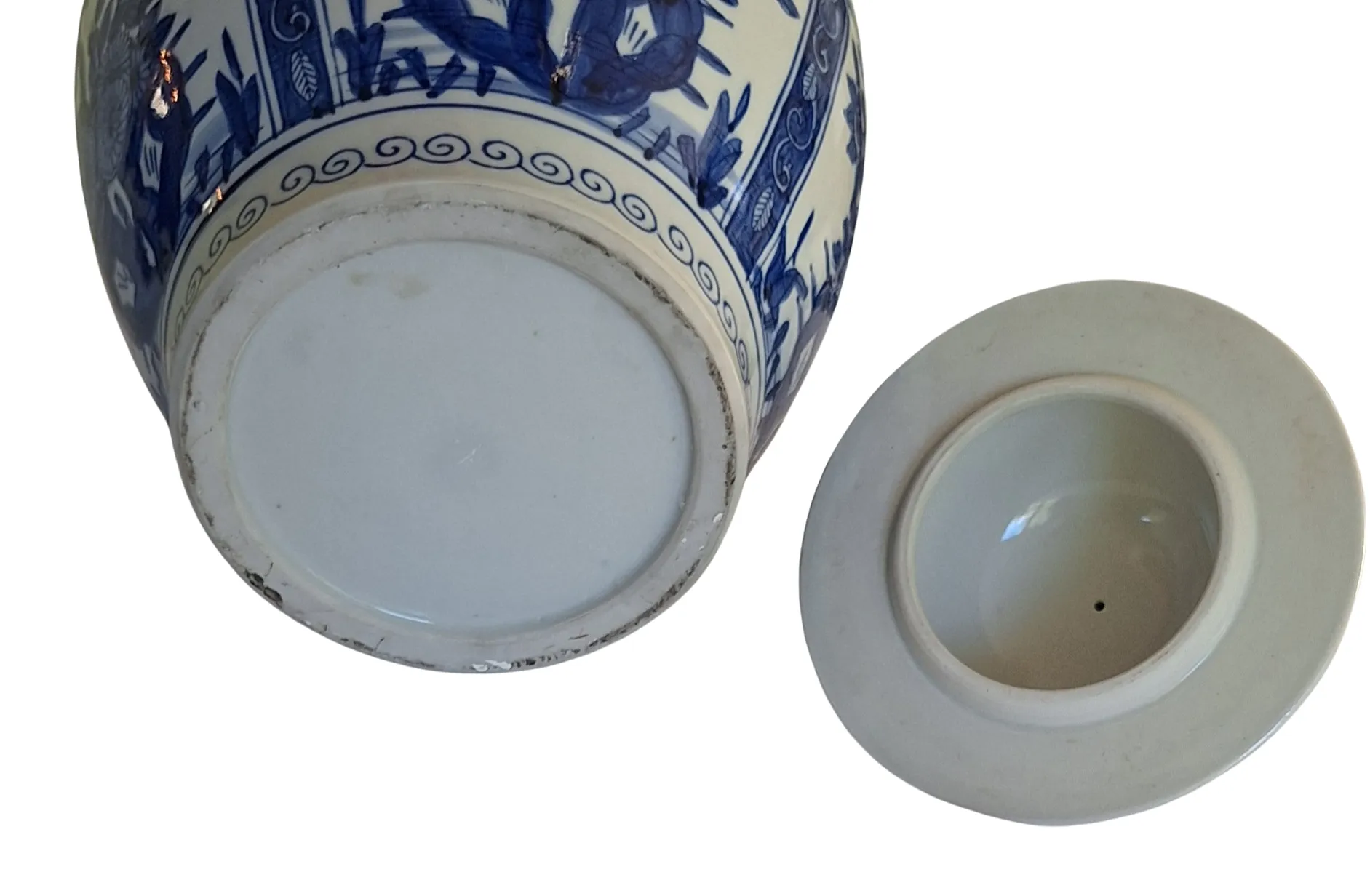 Late 20th Century Large Scale Asian Temple Jar / Ginger Jar in Blue & White