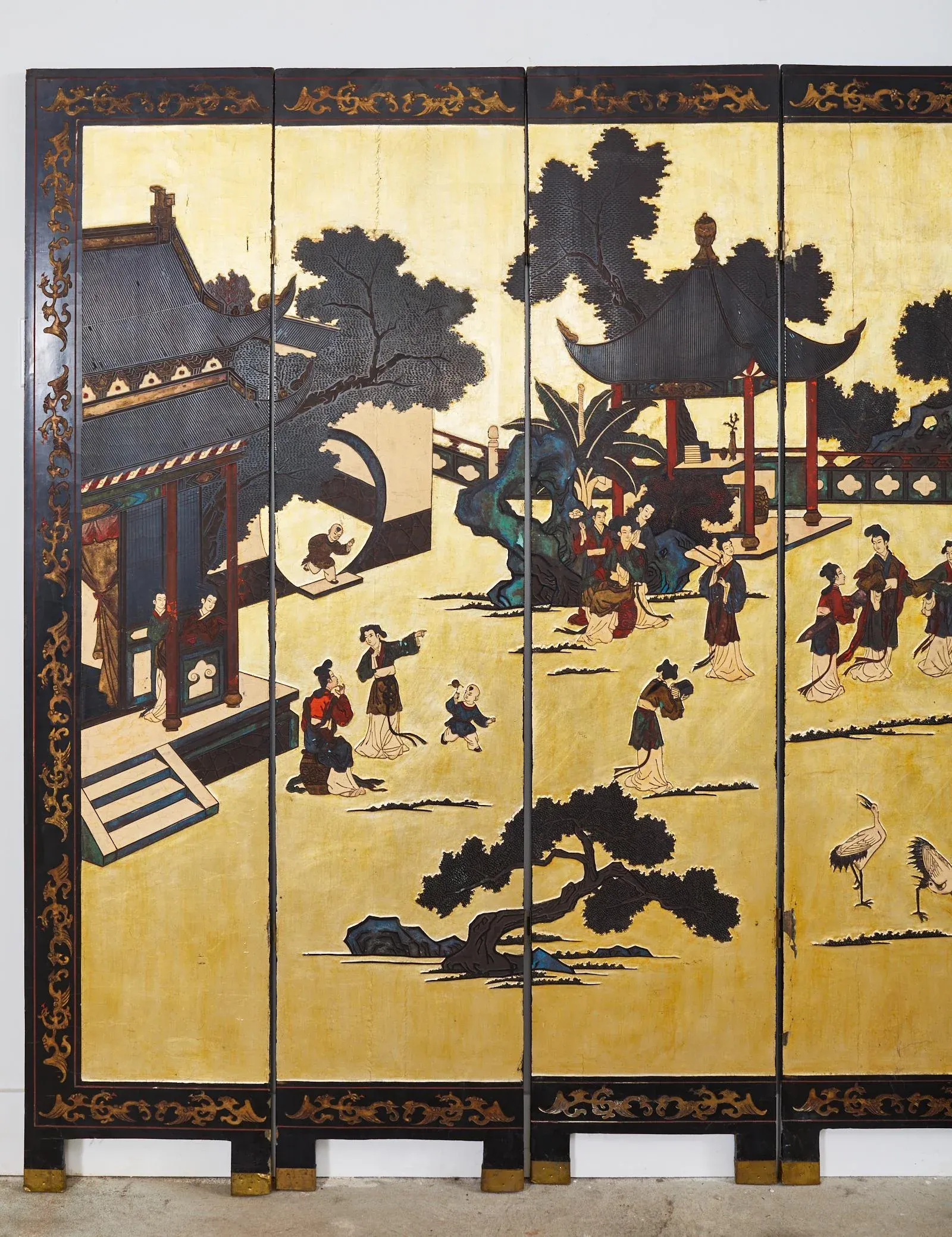 Early 20th Century Chinese Export Six Panel Gold Leaf Coromandel