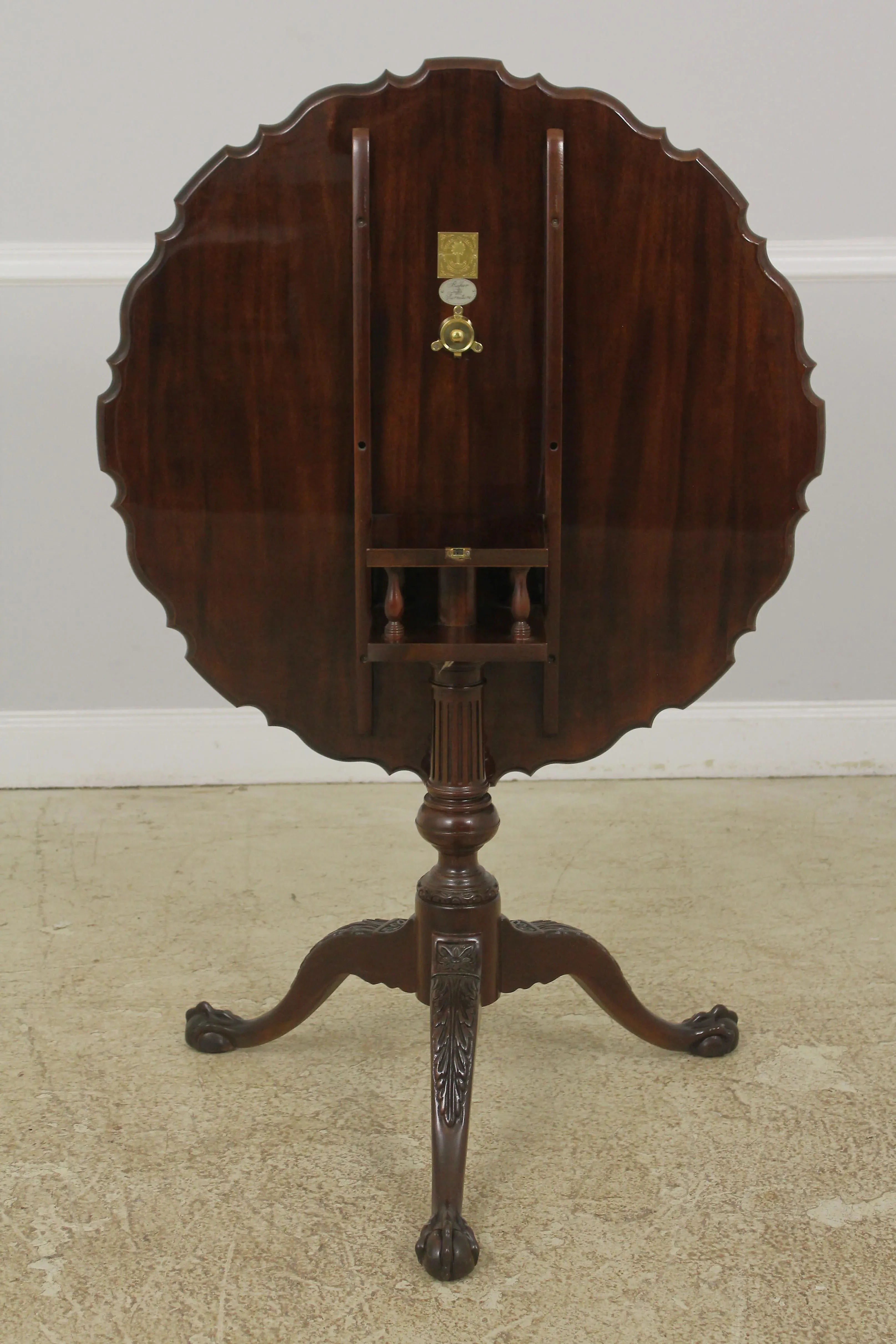 Baker HISTORIC CHARLESTON ティルトトップテーブル 猫脚 Baker Historic Charleston Chippendale Mahogany Tilt Top