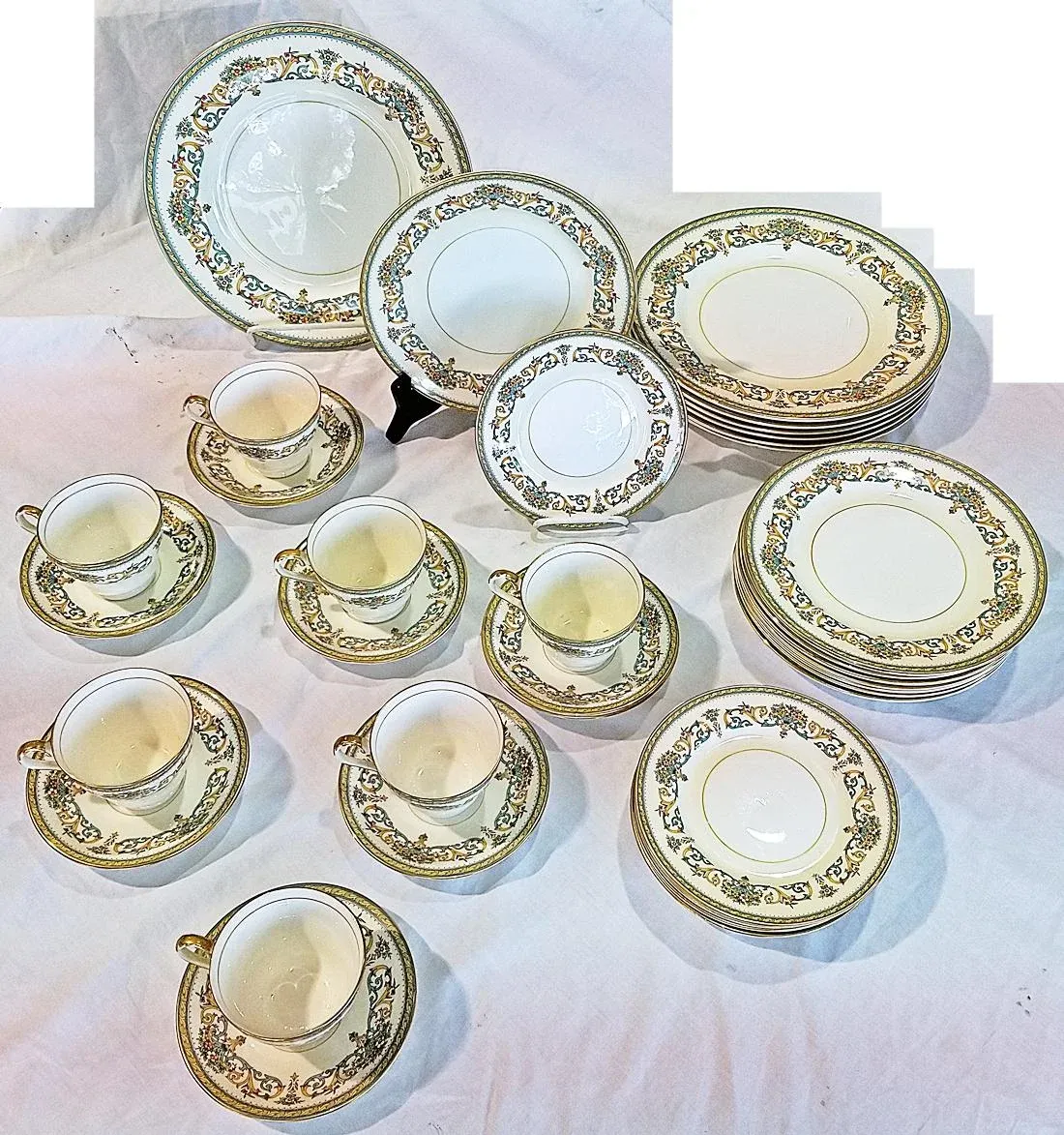 1970s English Aynsley Dinner Service Set, Henley Pattern, 38