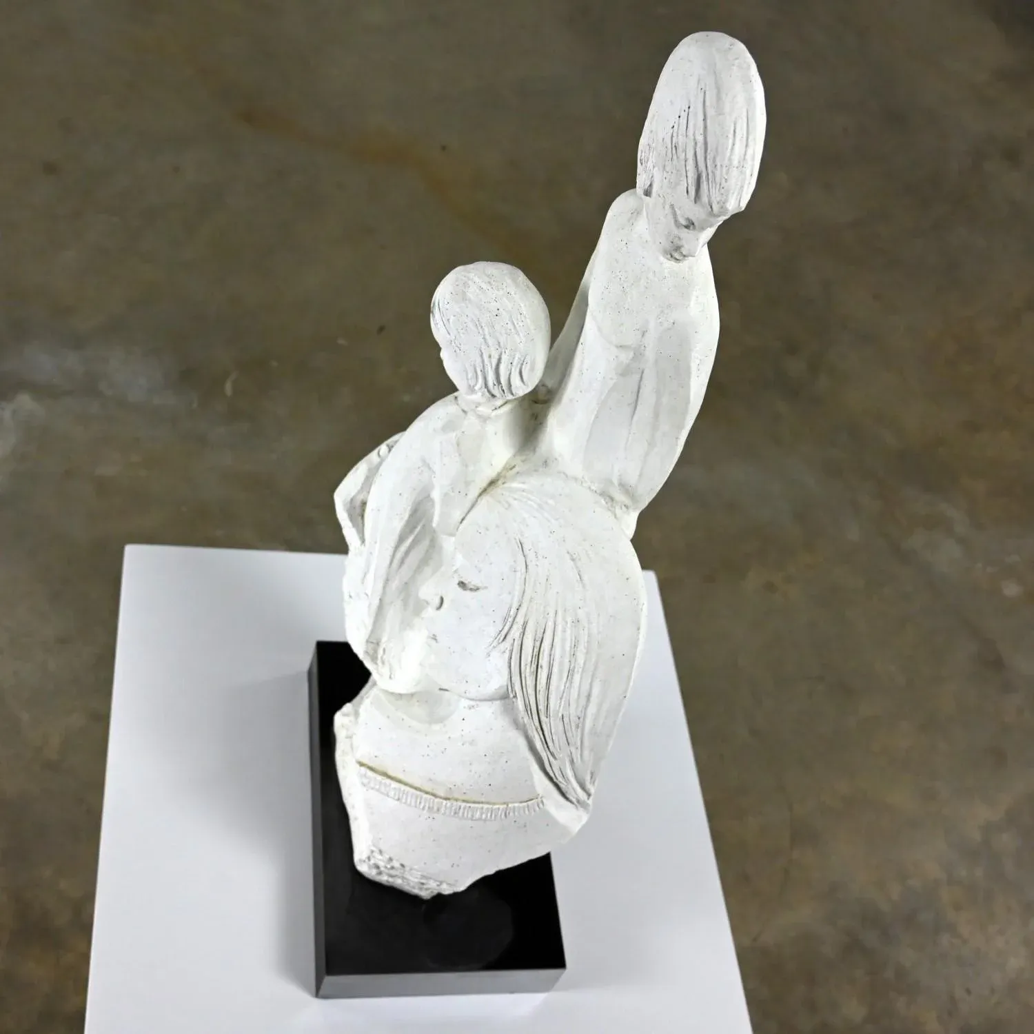David cutler　mothers love 飾り絵 1988 Modern a Mothers Love Sculpture by David Fisher for