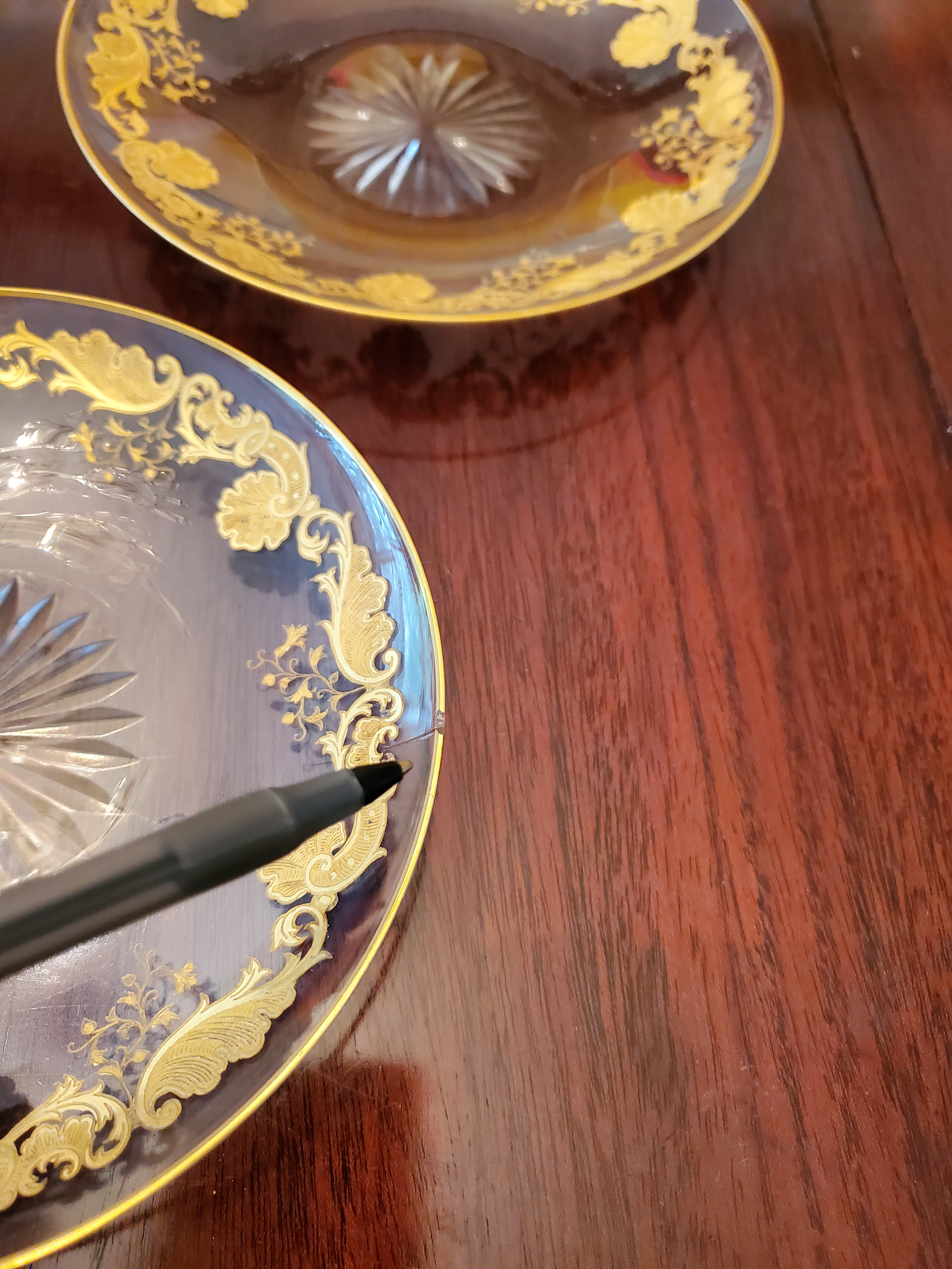 Baccarat フリルエッジ クリスタルプレート Antique Baccarat Style Plates With Raised Gold Accents- Set