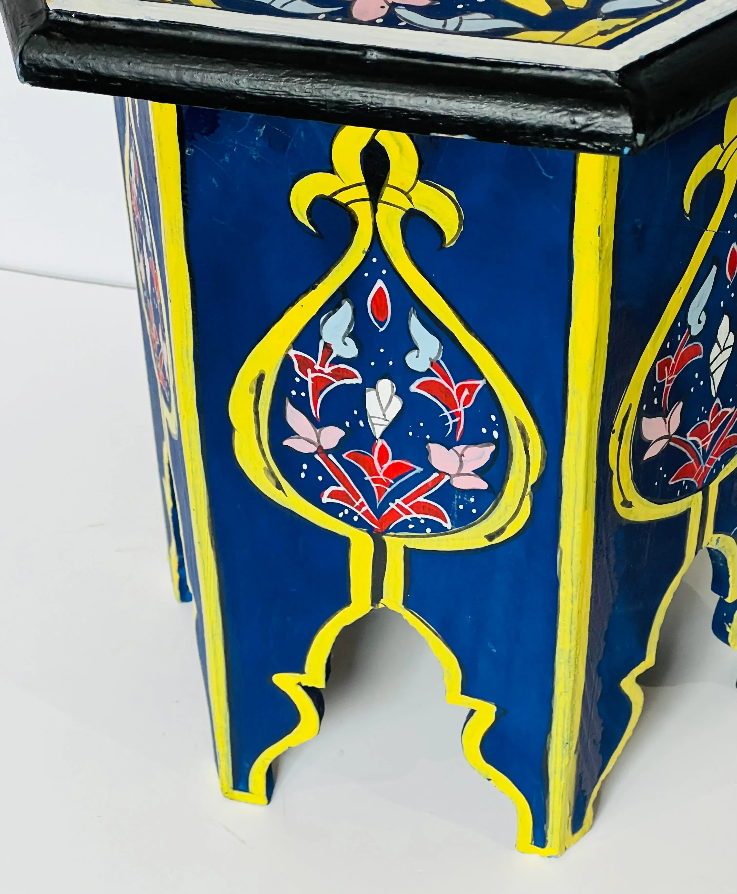 ヴィンテージ　MOROCCAN side table Vintage Moroccan-style Side Table, Intricately Carved Wood