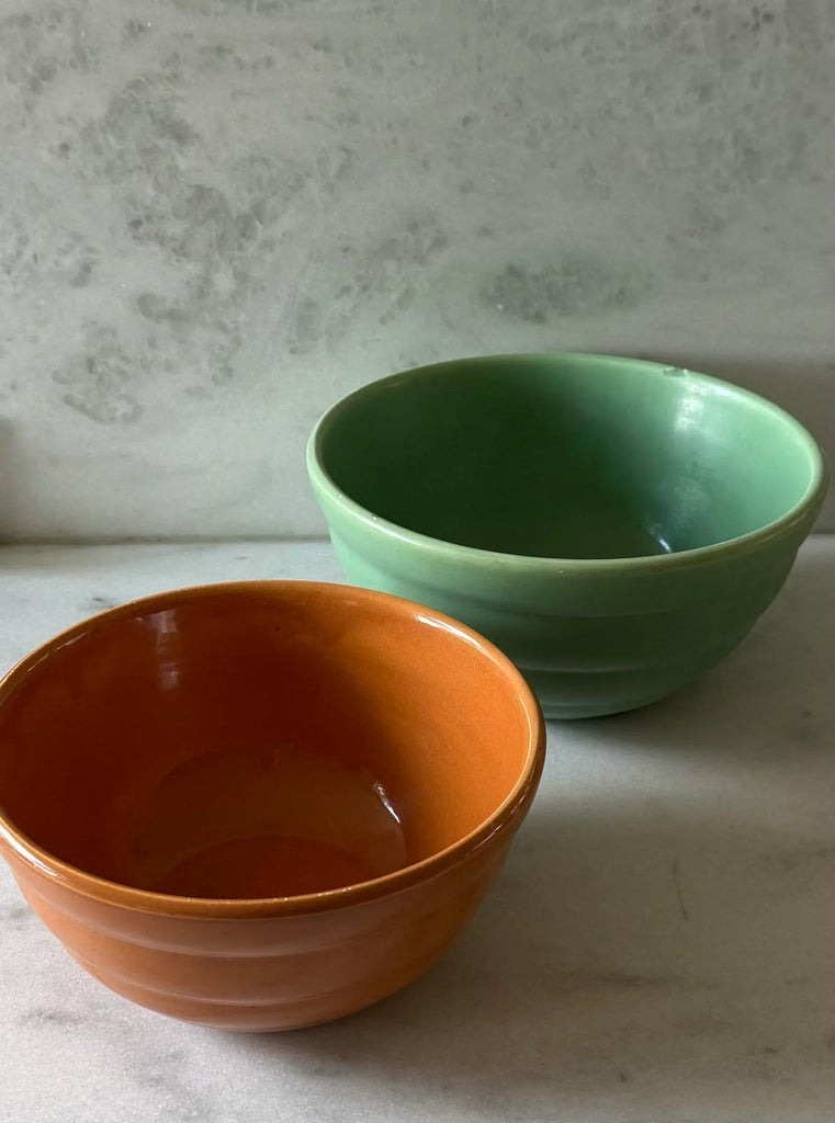 Bauer Pottery ボウル 2個セット Set of 2 Nesting Bauer Beehive Mixing Bowls | Chairish