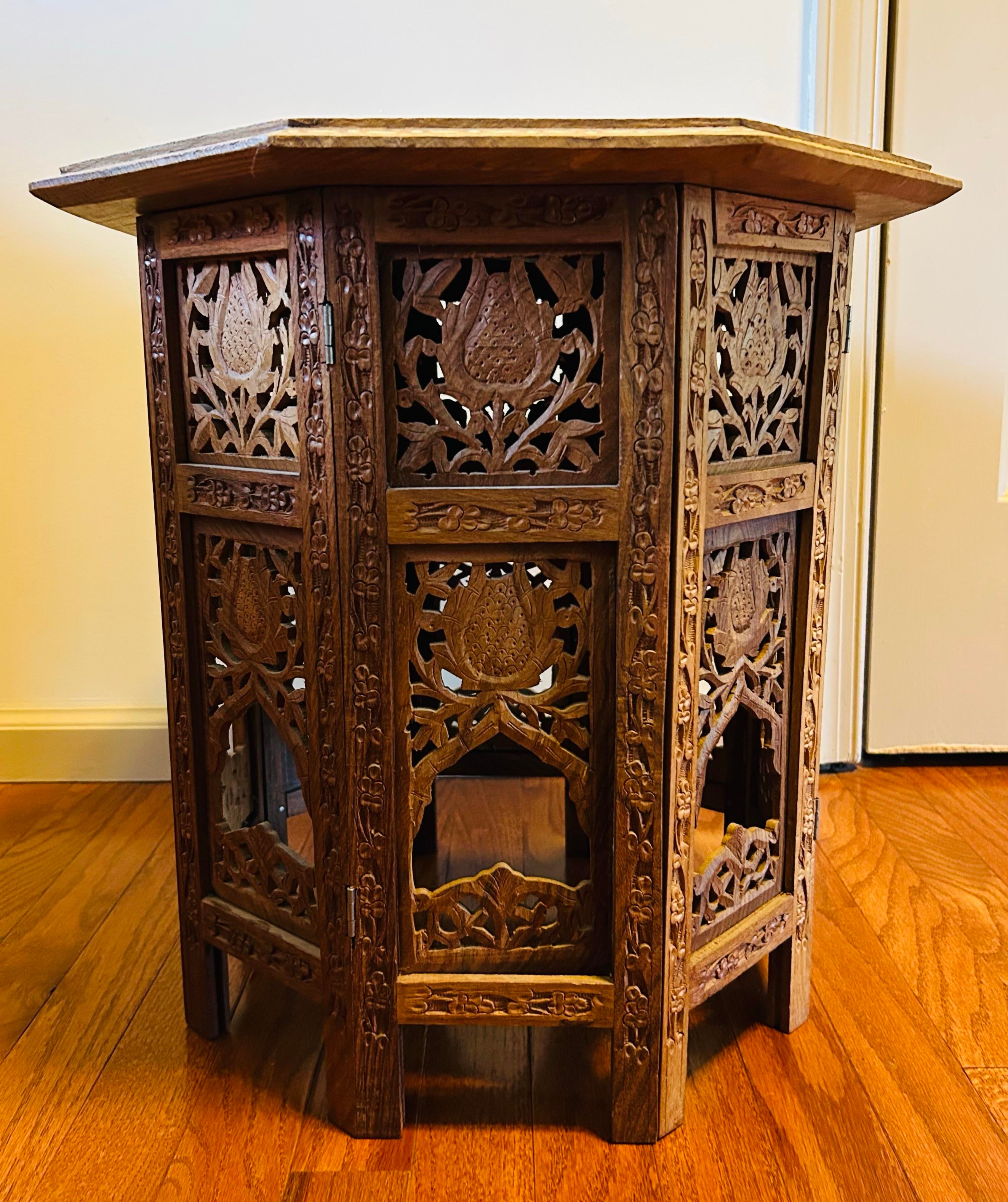 ヴィンテージ　MOROCCAN side table Vintage Moroccan-style Side Table, Intricately Carved Wood