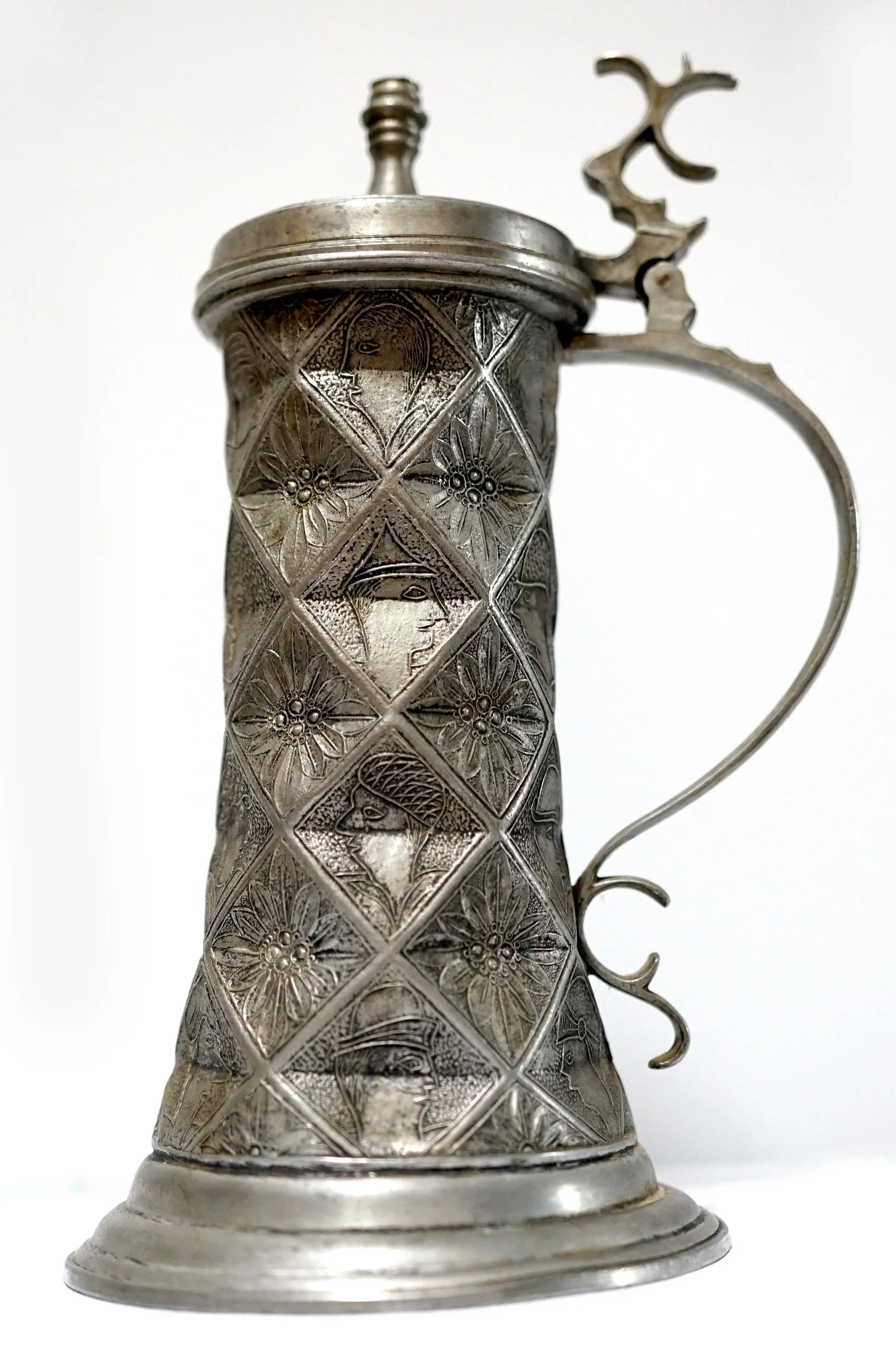 Kayser Zinn, Fein Zinn Late 19th Century Pewter Tankard and Cup- 2